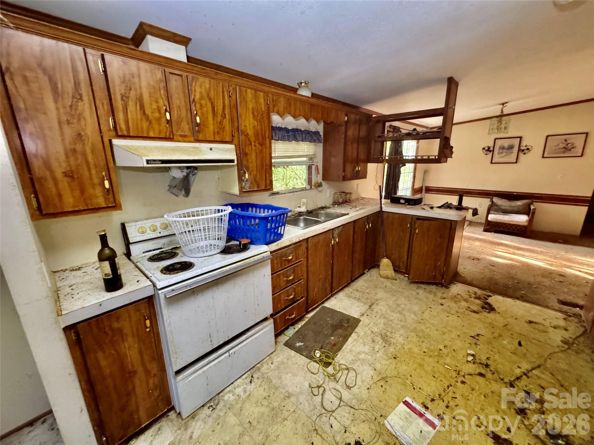 Single Family Residence at 1104 Stage Coach Trail, Yadkinville, photo 9 of 13