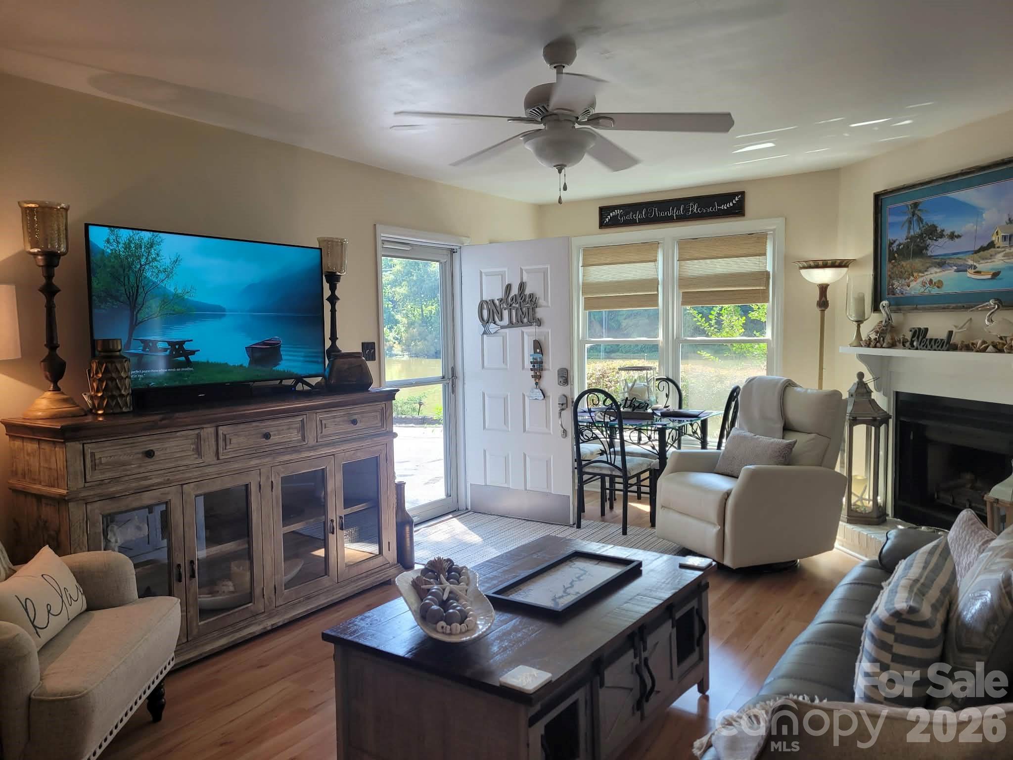 Best Open Layout in Lakeside-Facing the Lake! - 2200 6th Street NW, Hickory