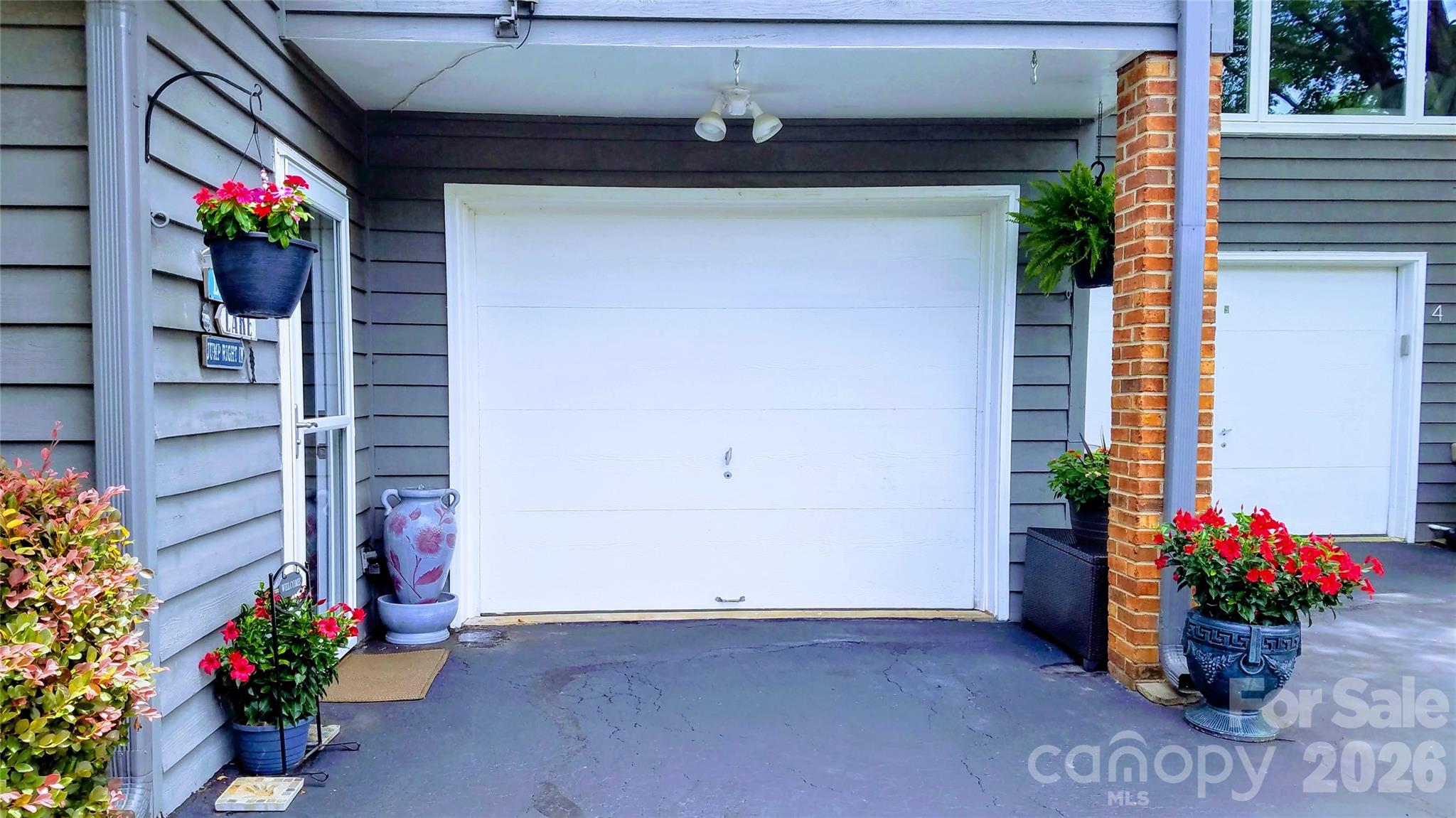 3B entry has a garage and sitting area - 2200 6th Street NW, Hickory