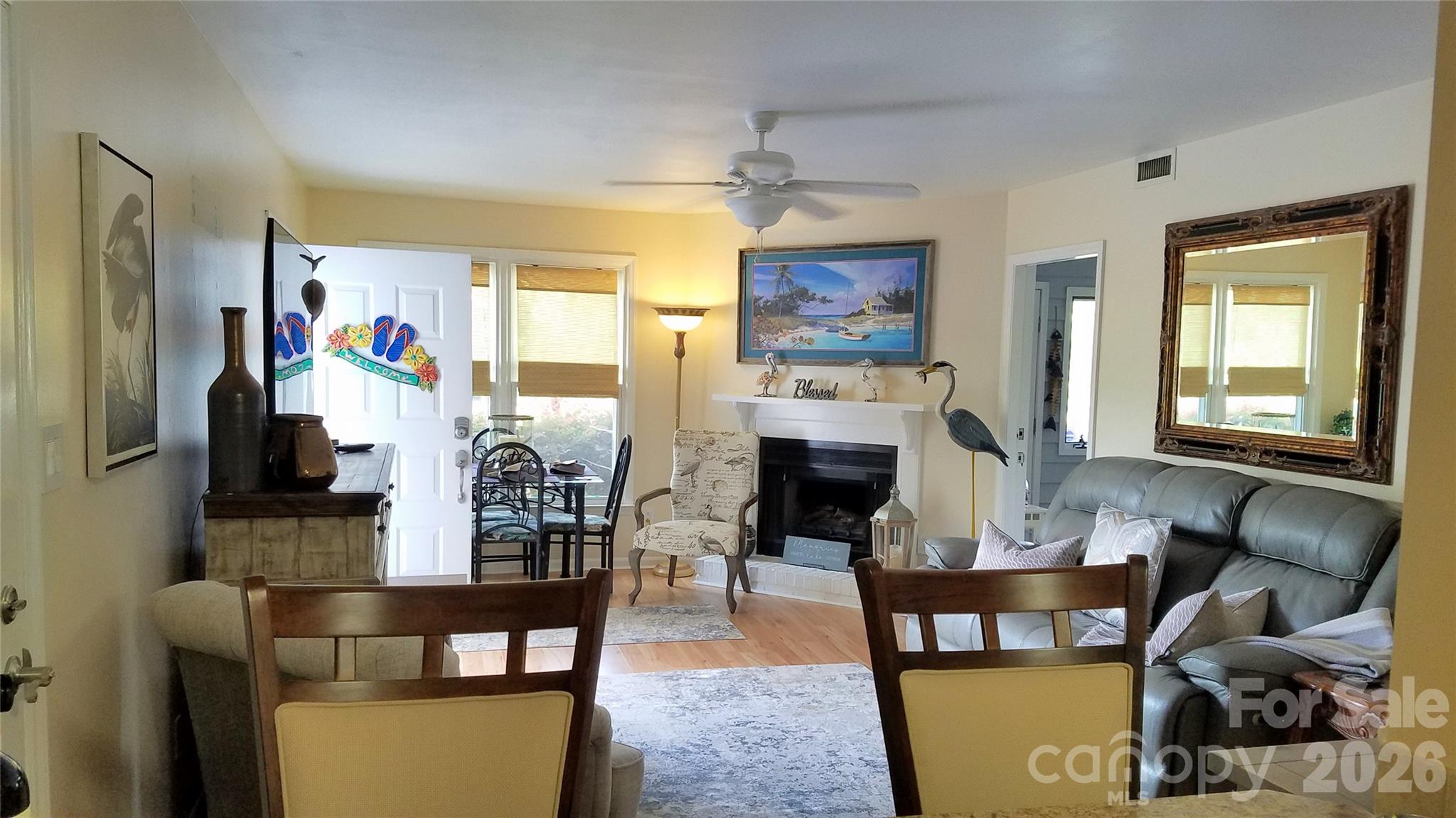 Best open layout in Lakeside - 2200 6th Street NW, Hickory
