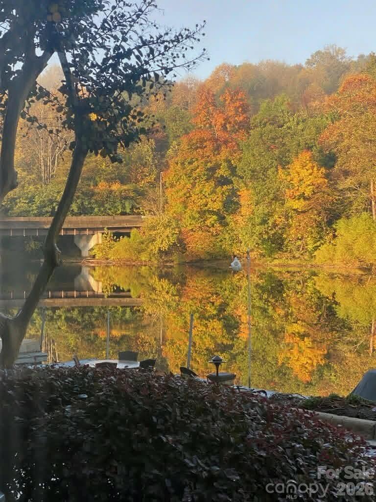 All 4 Seasons - Autumn is gorgeous - 2200 6th Street NW, Hickory