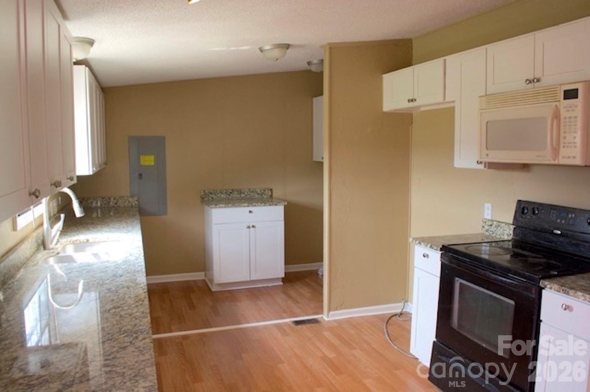Single Family Residence at 1016 Bethesda Road, Statesville, photo 5 of 27