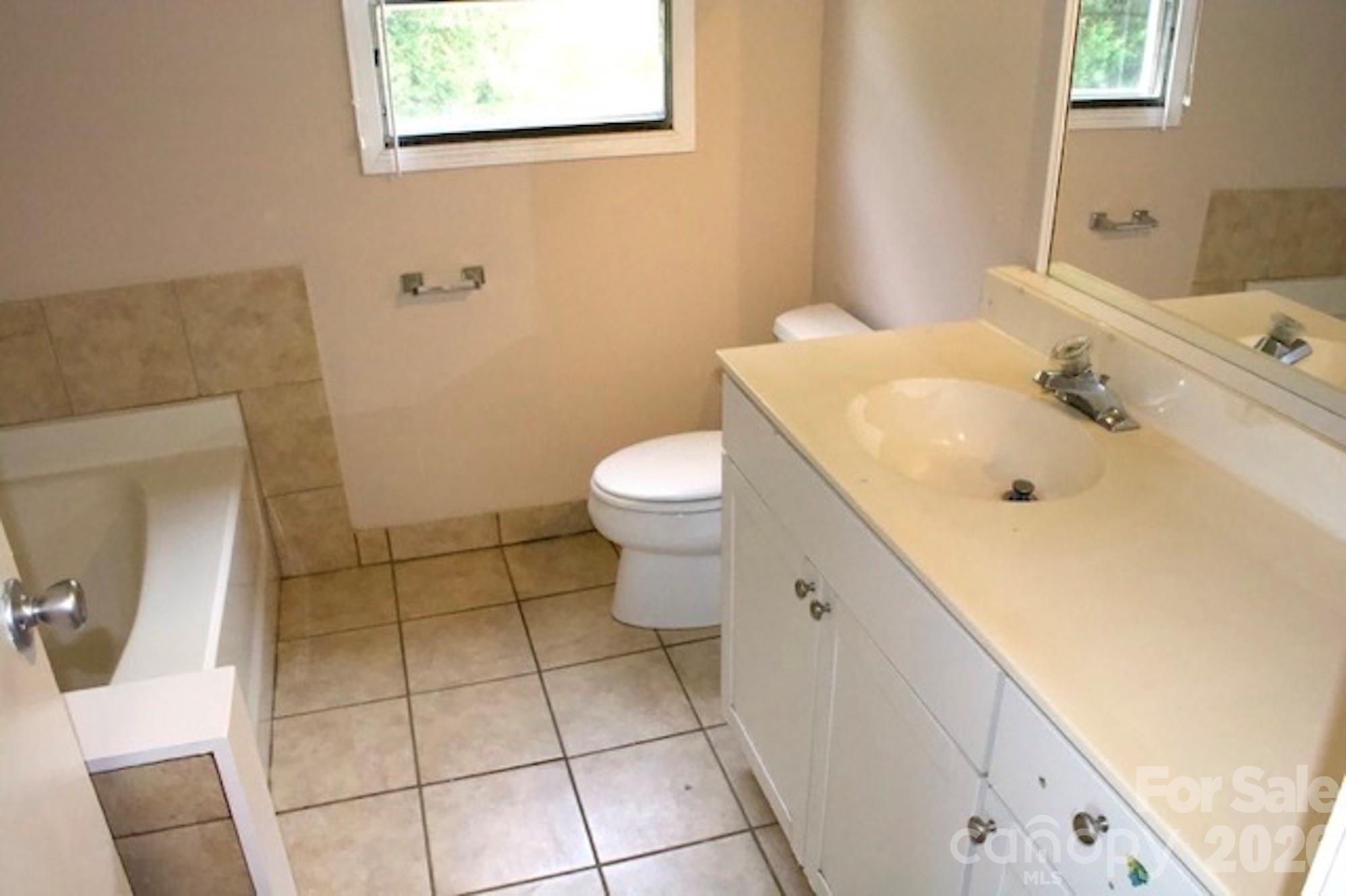 Single Family Residence at 1016 Bethesda Road, Statesville, photo 9 of 27