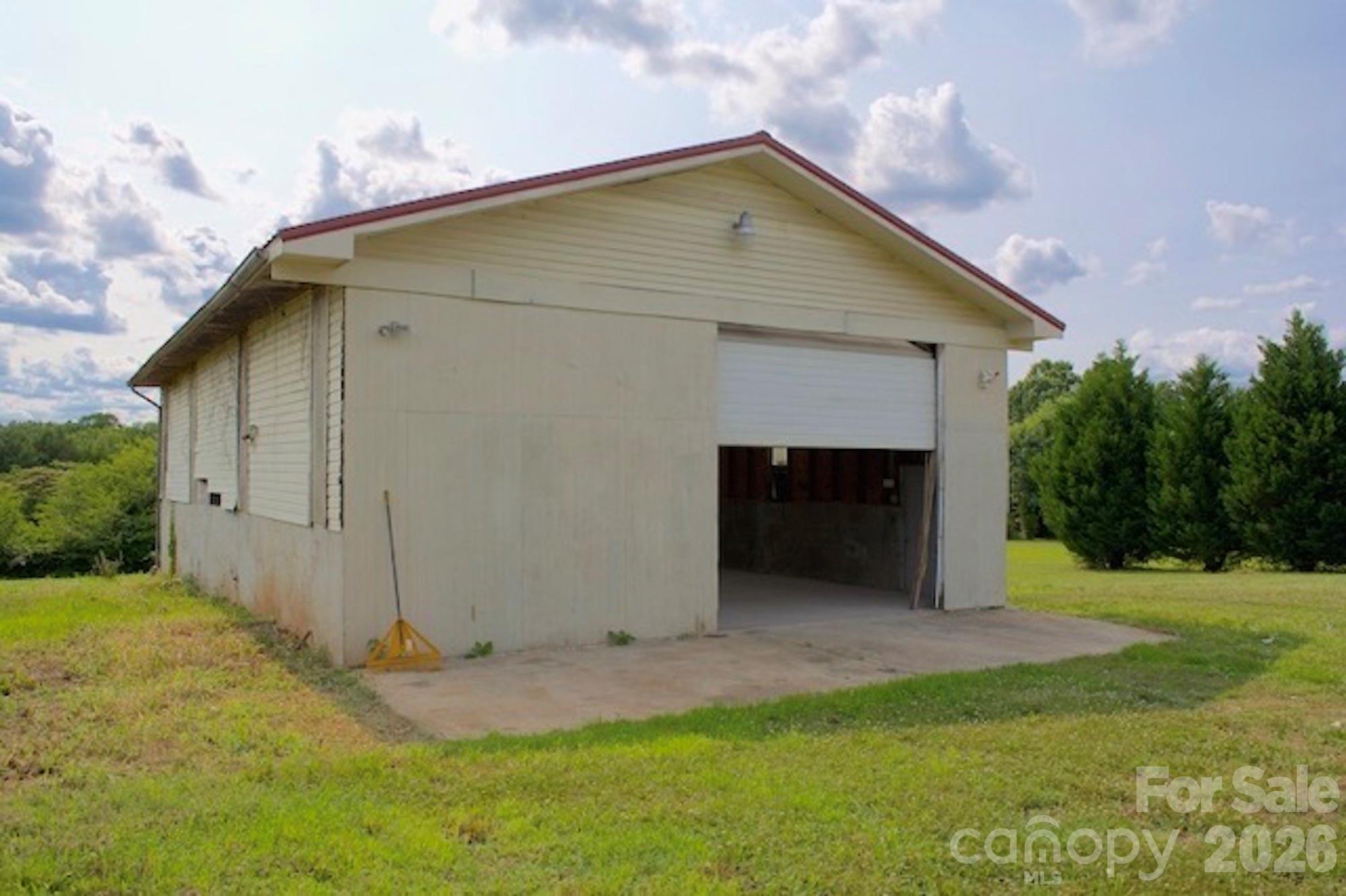 Single Family Residence at 1016 Bethesda Road, Statesville, photo 16 of 27