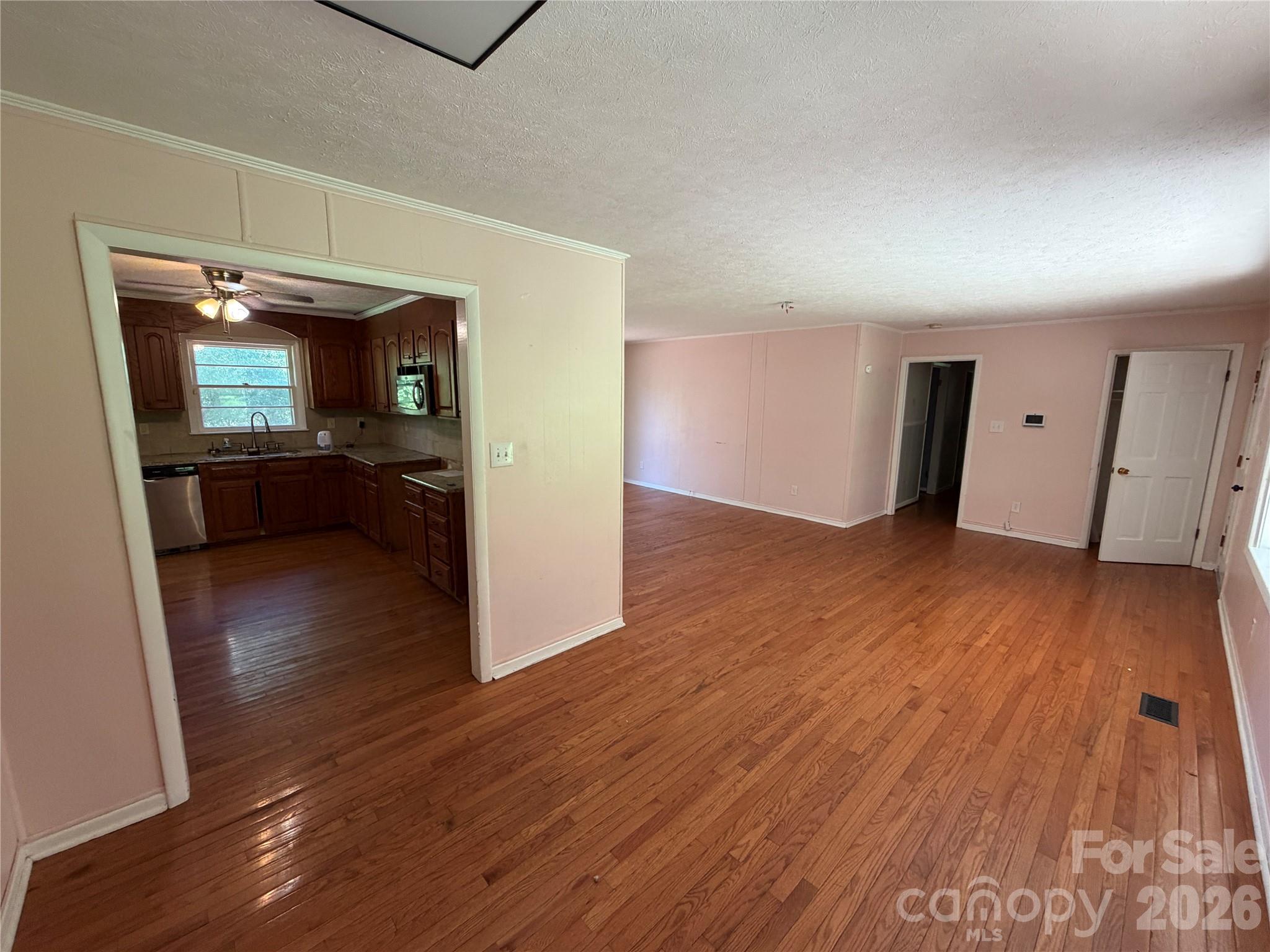 Single Family Residence at 517 Goldwater Street, Shelby, photo 5 of 26