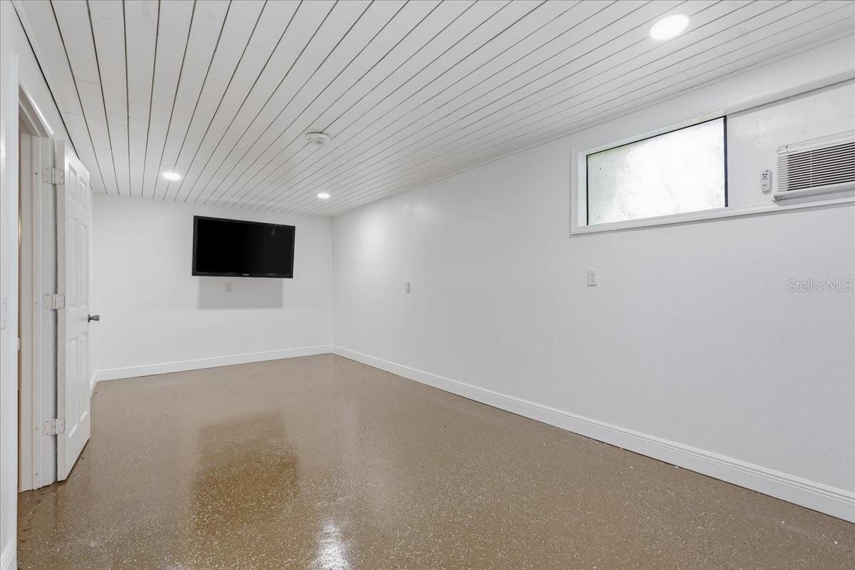 The floors are newly refinished - 240 WINDWARD PSGE #702, CLEARWATER