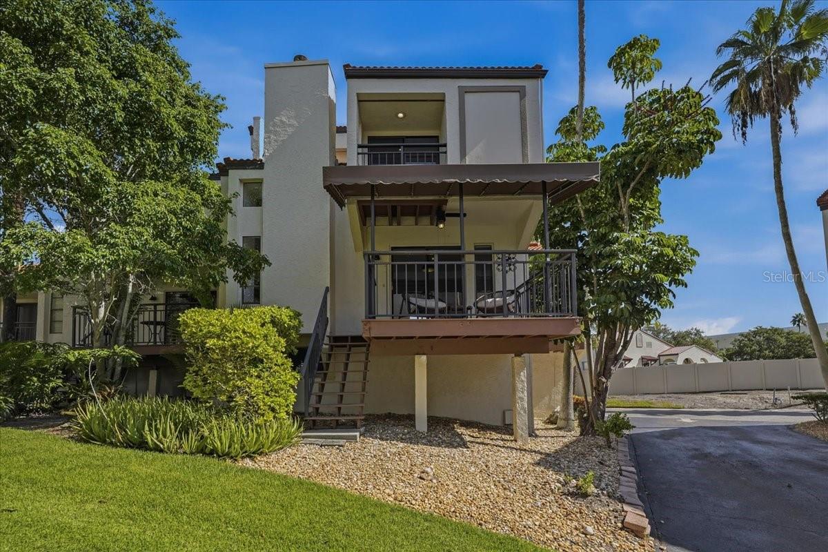 Every room has a balcony - 240 WINDWARD PSGE #702, CLEARWATER