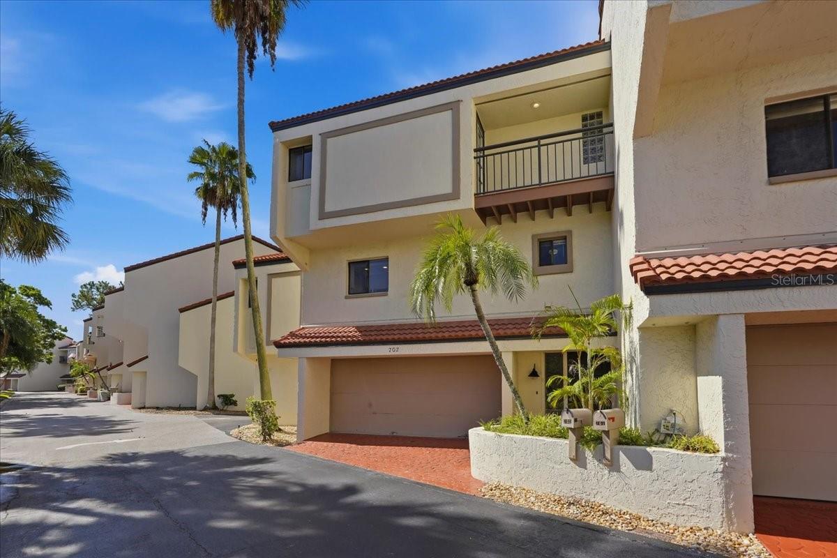 Move in, unpack and start living where others vacation! - 240 WINDWARD PSGE #702, CLEARWATER