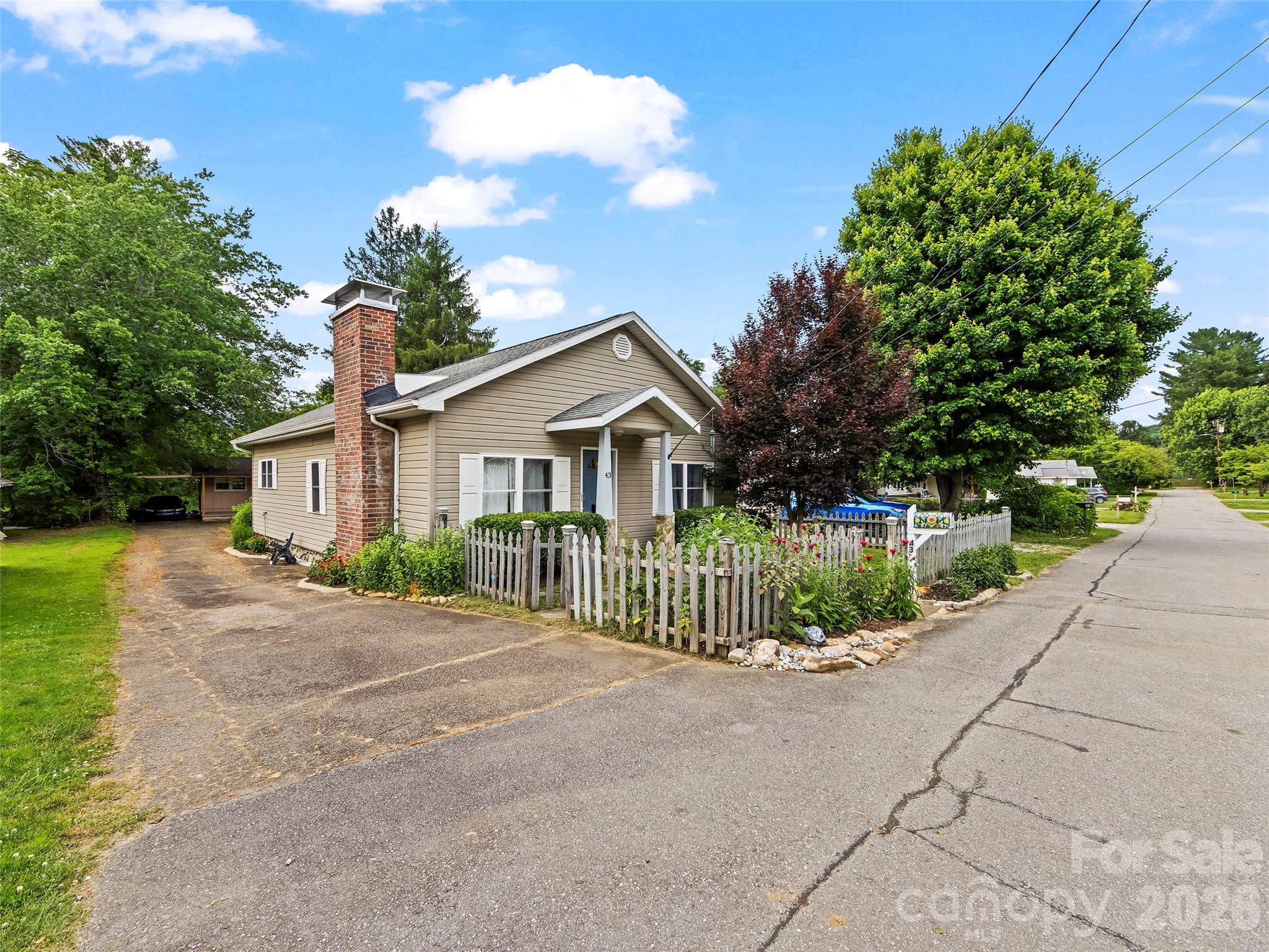 Single Family Residence at 43 Avery Street, Waynesville, photo 2 of 34