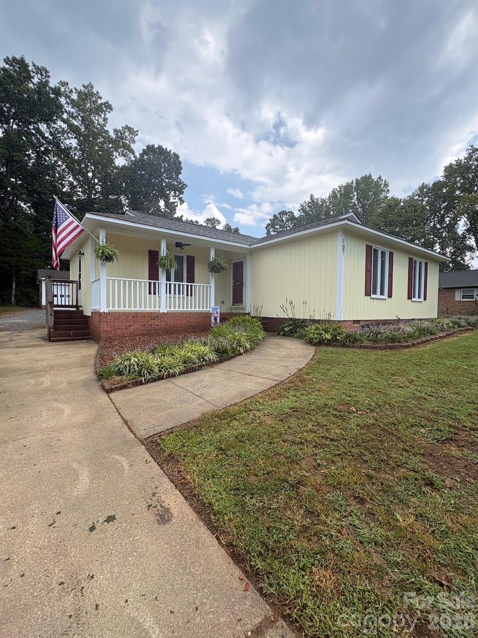 Single Family Residence at 107 Ephraim Drive, Salisbury, photo 2 of 23