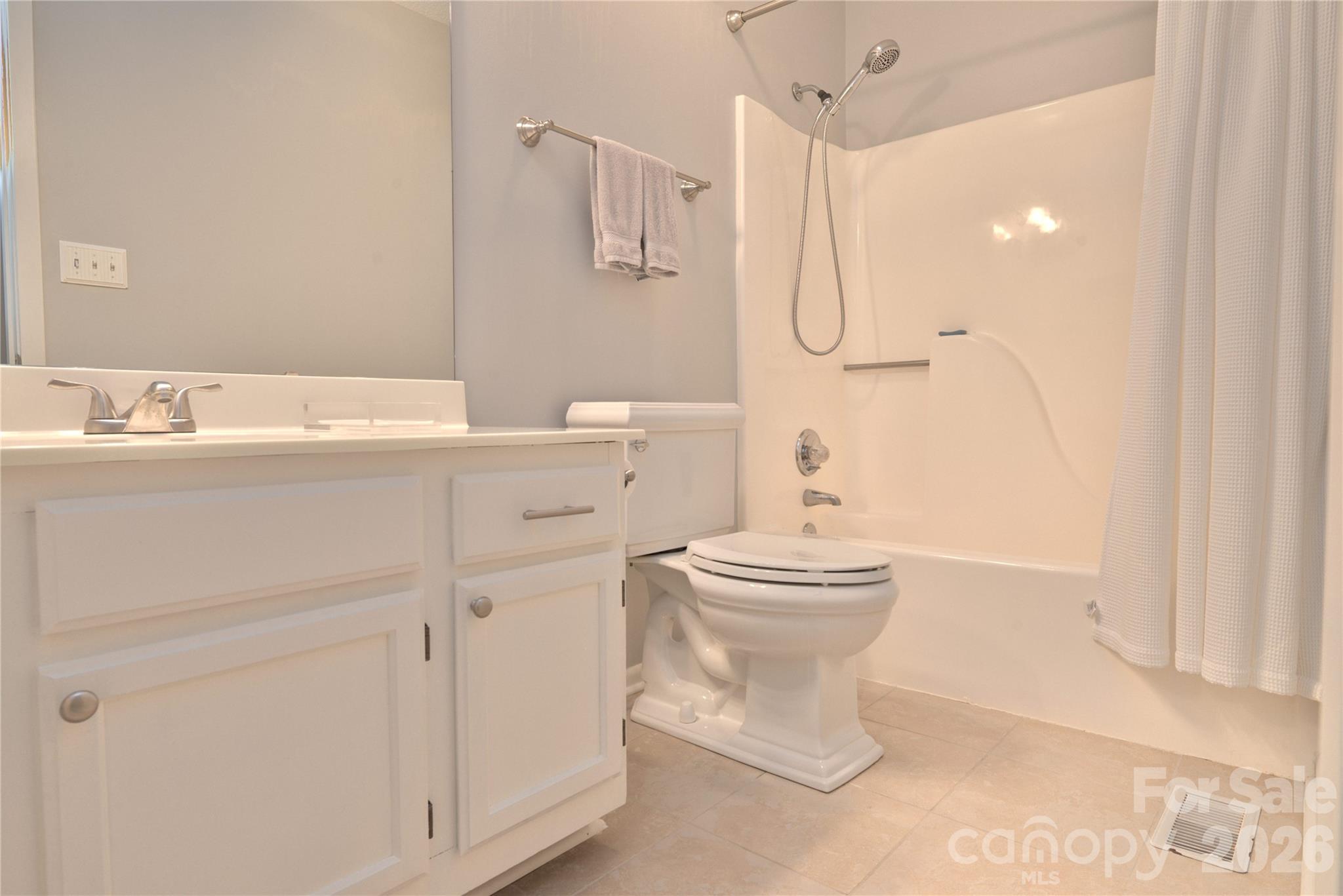 full bath upstairs2 - 7615 Woods Lane, Cornelius