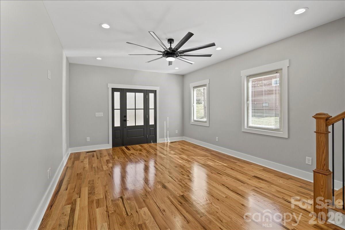 first floor living area - 543 30th Avenue NW, Hickory