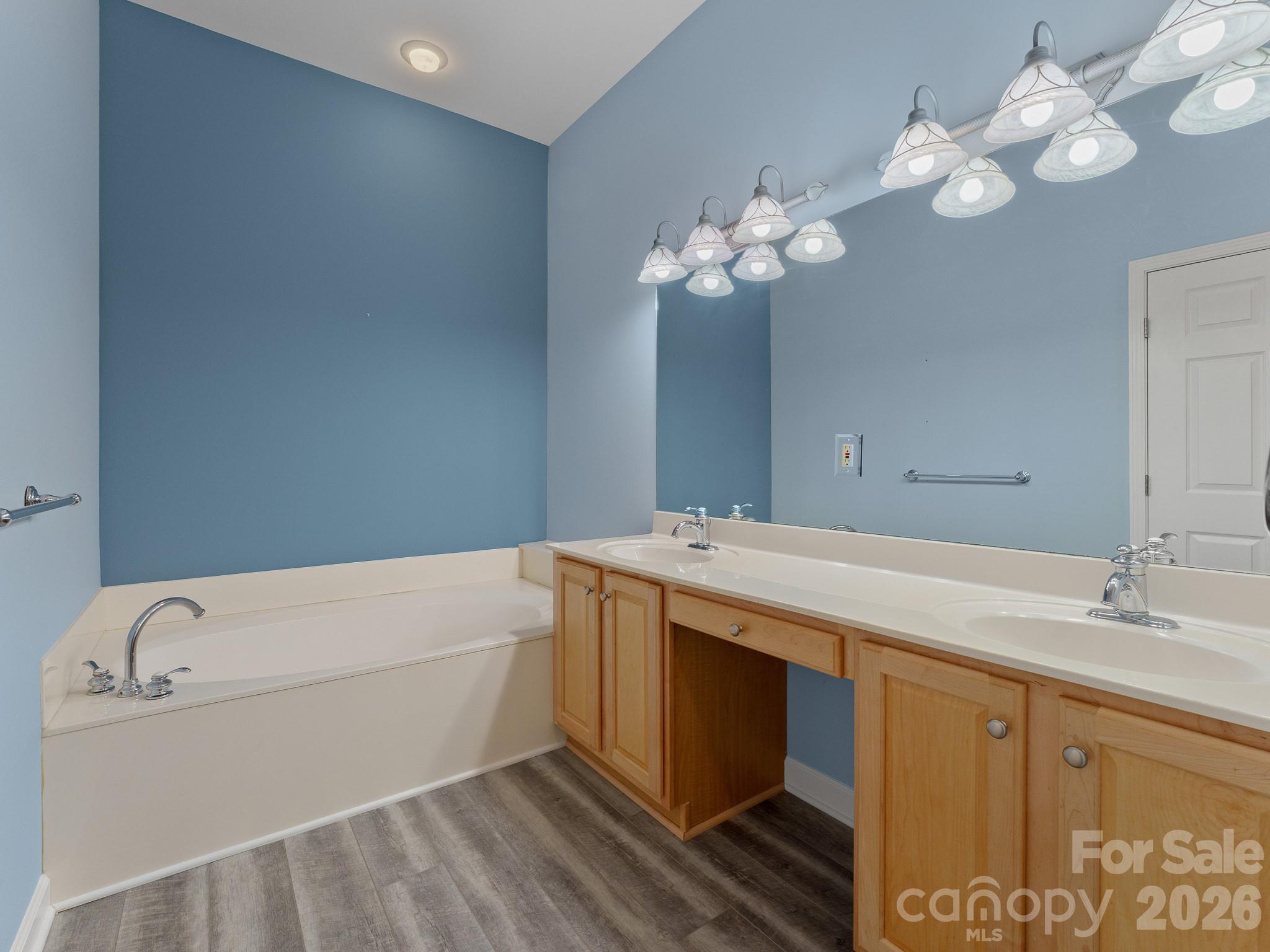 Primary Ensuite Bathroom - 47 Ridgetop Circle, Brevard
