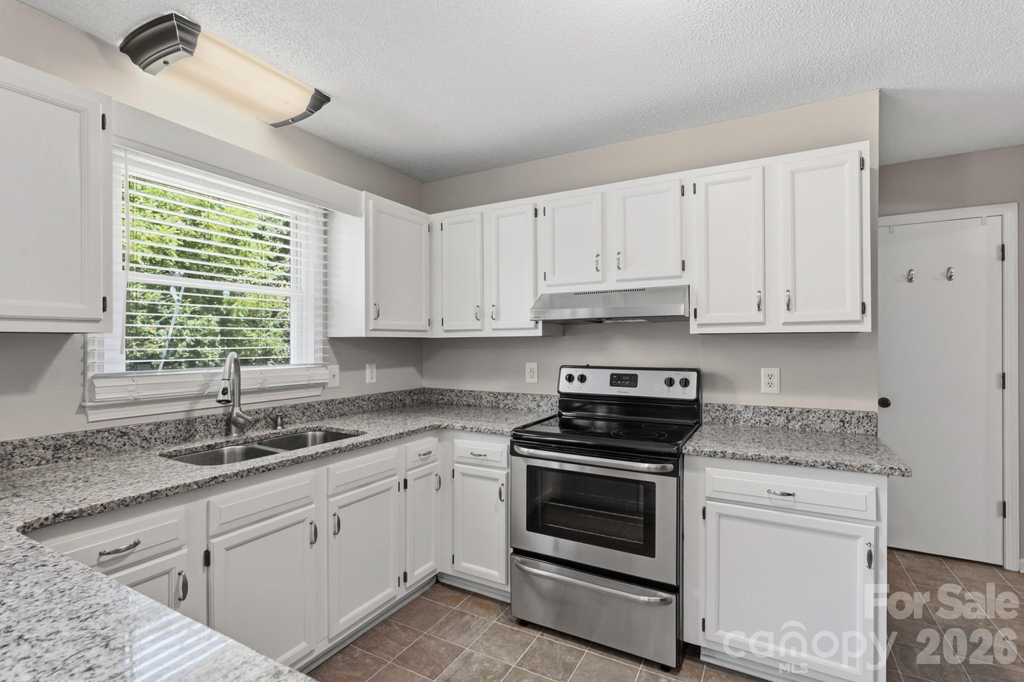Single Family Residence at 3028 Dylan Place NW, Concord, photo 6 of 25