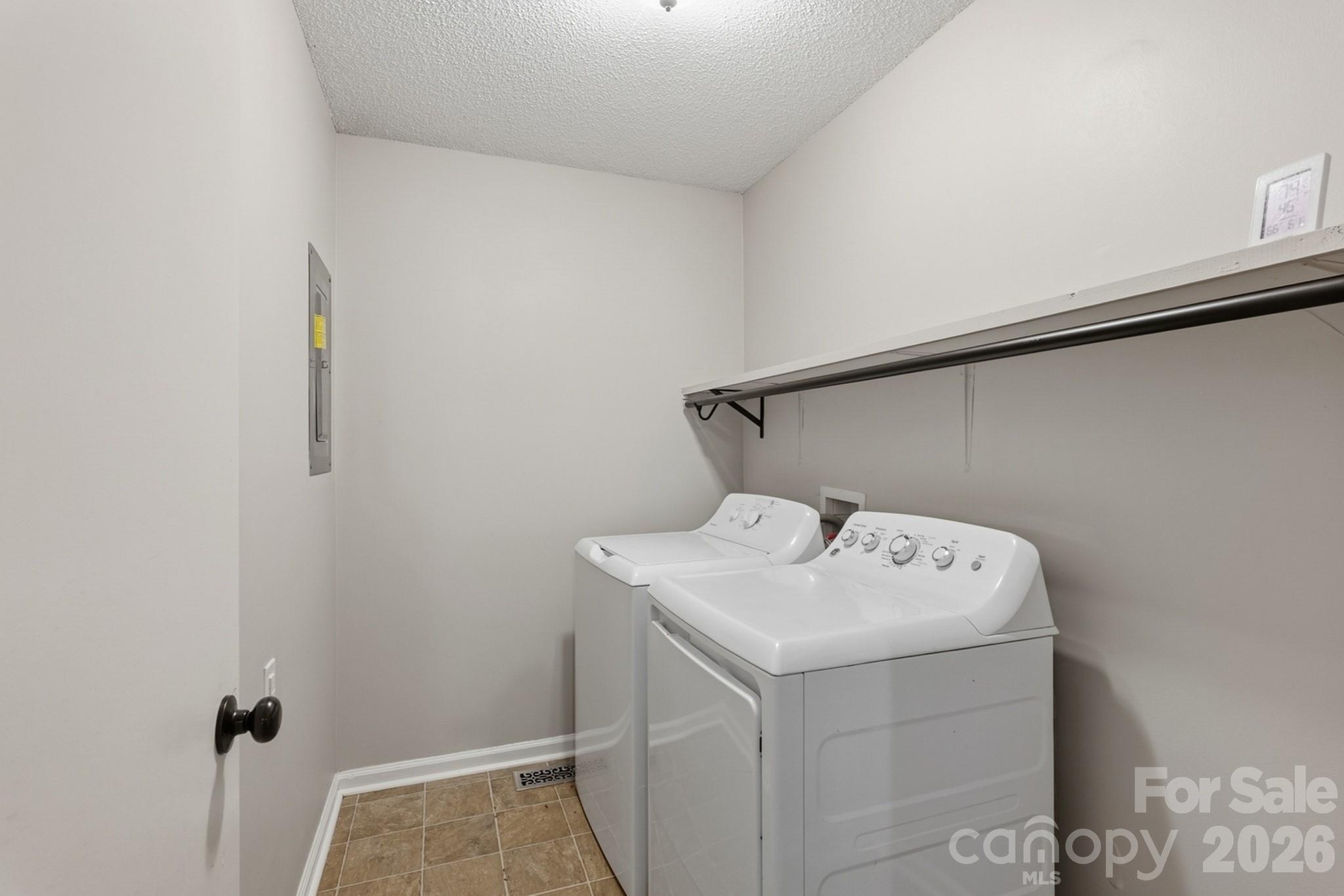 Single Family Residence at 3028 Dylan Place NW, Concord, photo 18 of 25