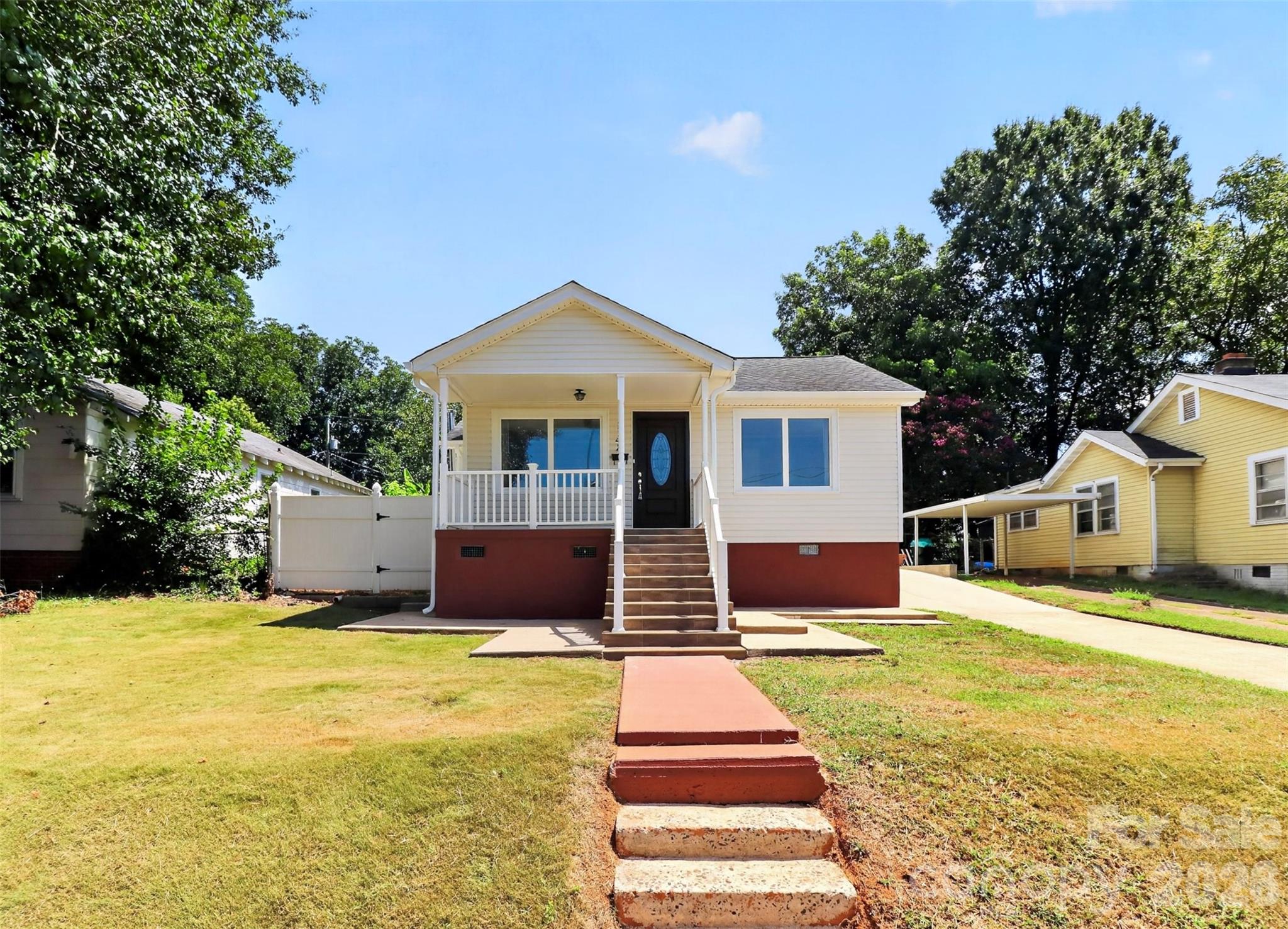 Single Family Residence at 1142 Eisenhower Road, Rock Hill, photo 5 of 33