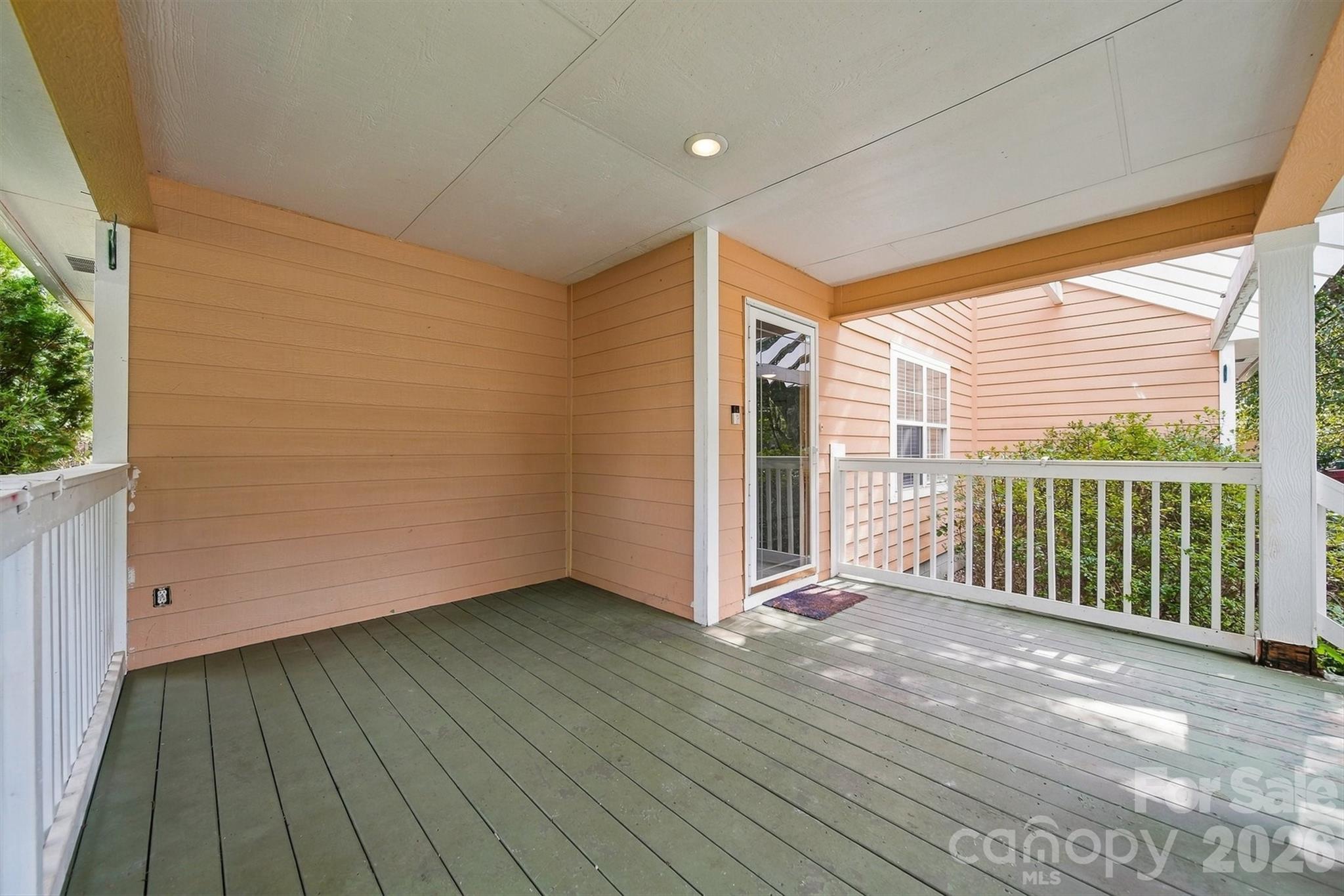 Front Porch - 717 2nd Street Place SW, Conover