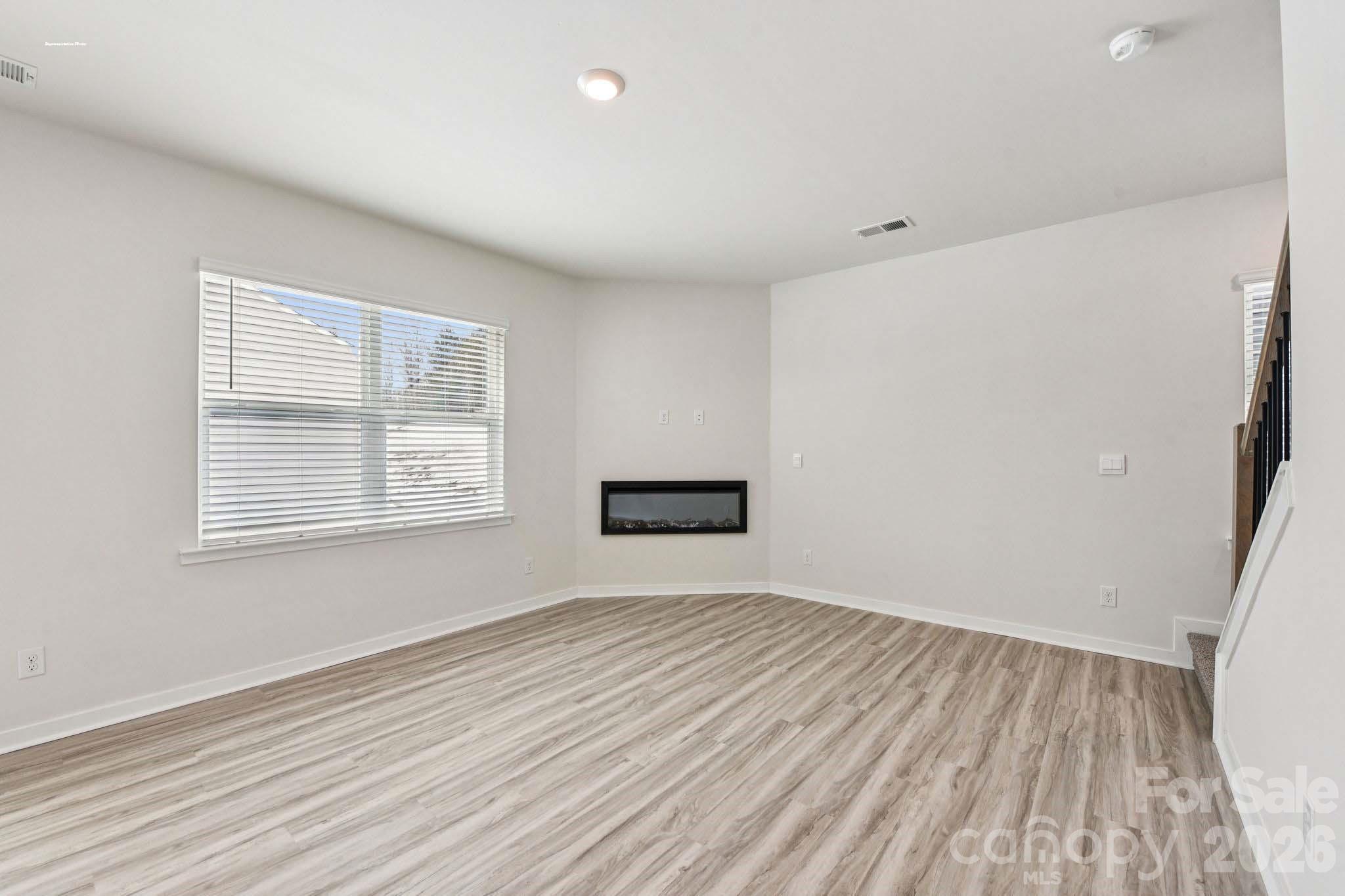 Single Family Residence at 472 Dazzle Loop, Newton, photo 2 of 24
