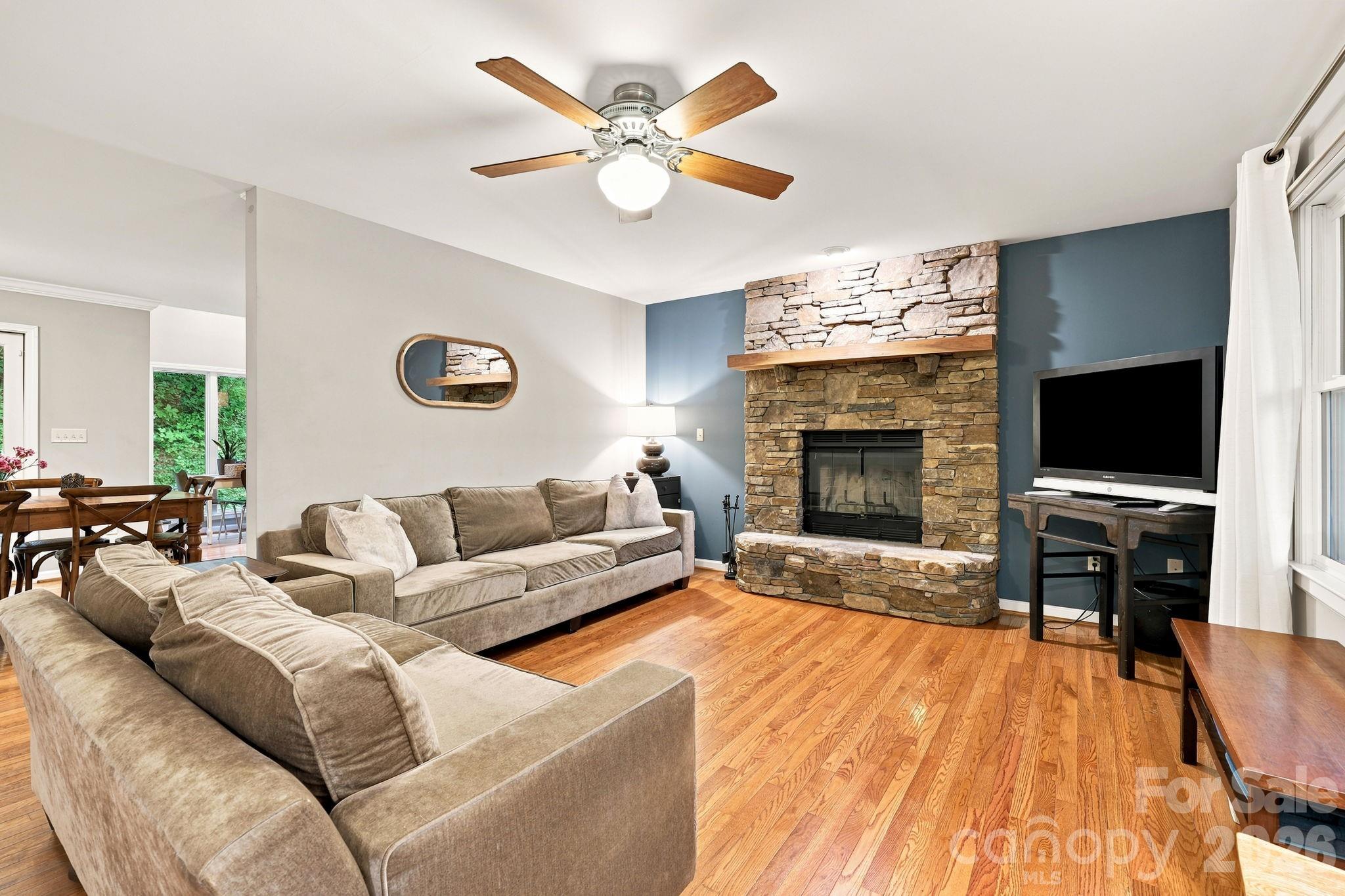 Single Family Residence at 291 Merrills Chase Road, Asheville, photo 4 of 42