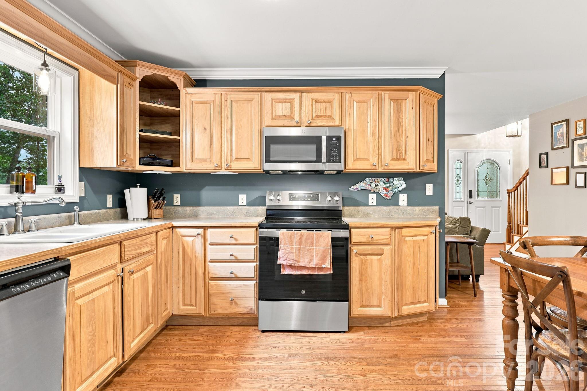 Single Family Residence at 291 Merrills Chase Road, Asheville, photo 6 of 42