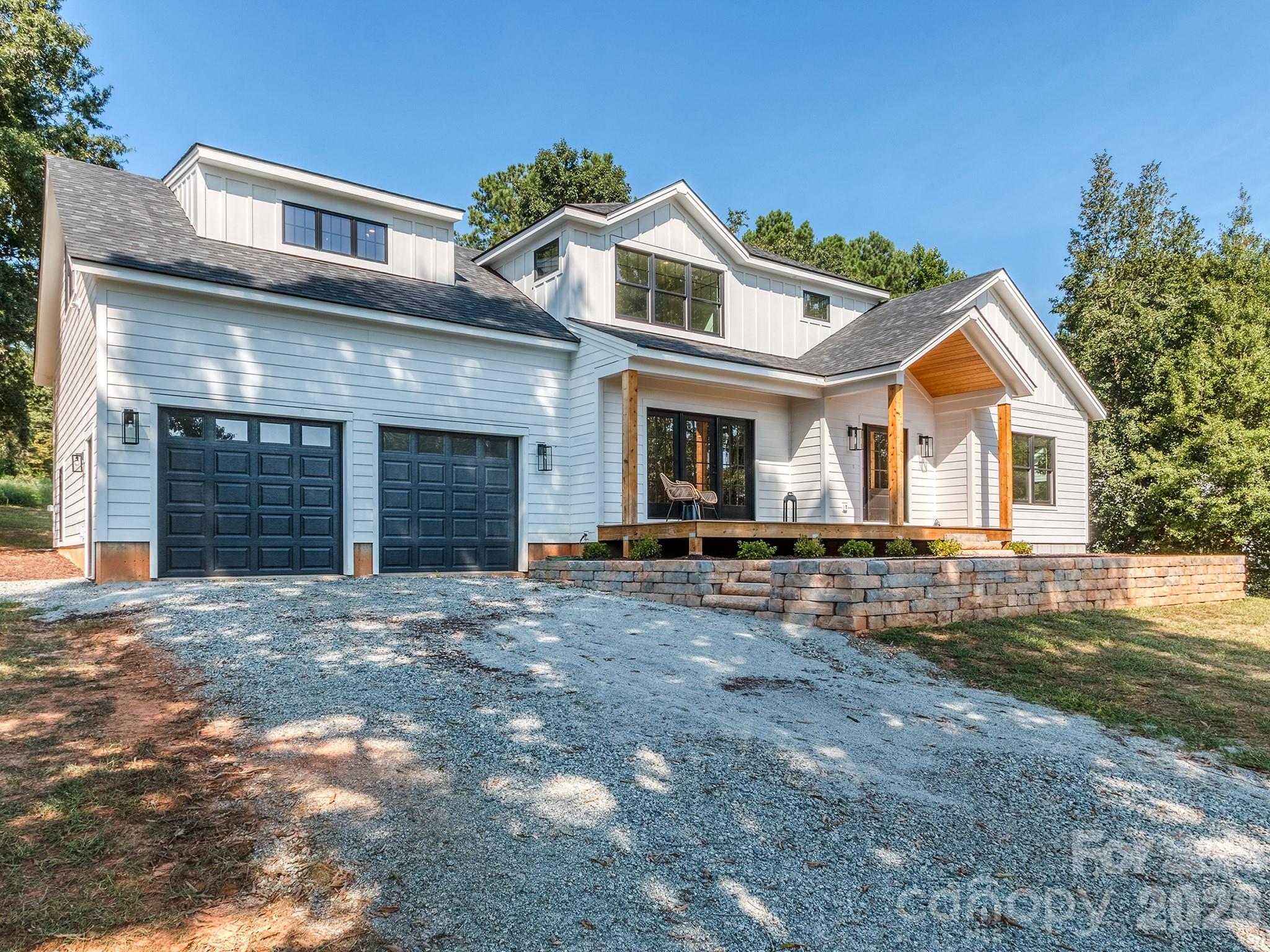 Single Family Residence at 4899 Moonlite Bay Drive, Sherrills Ford, photo 4 of 34