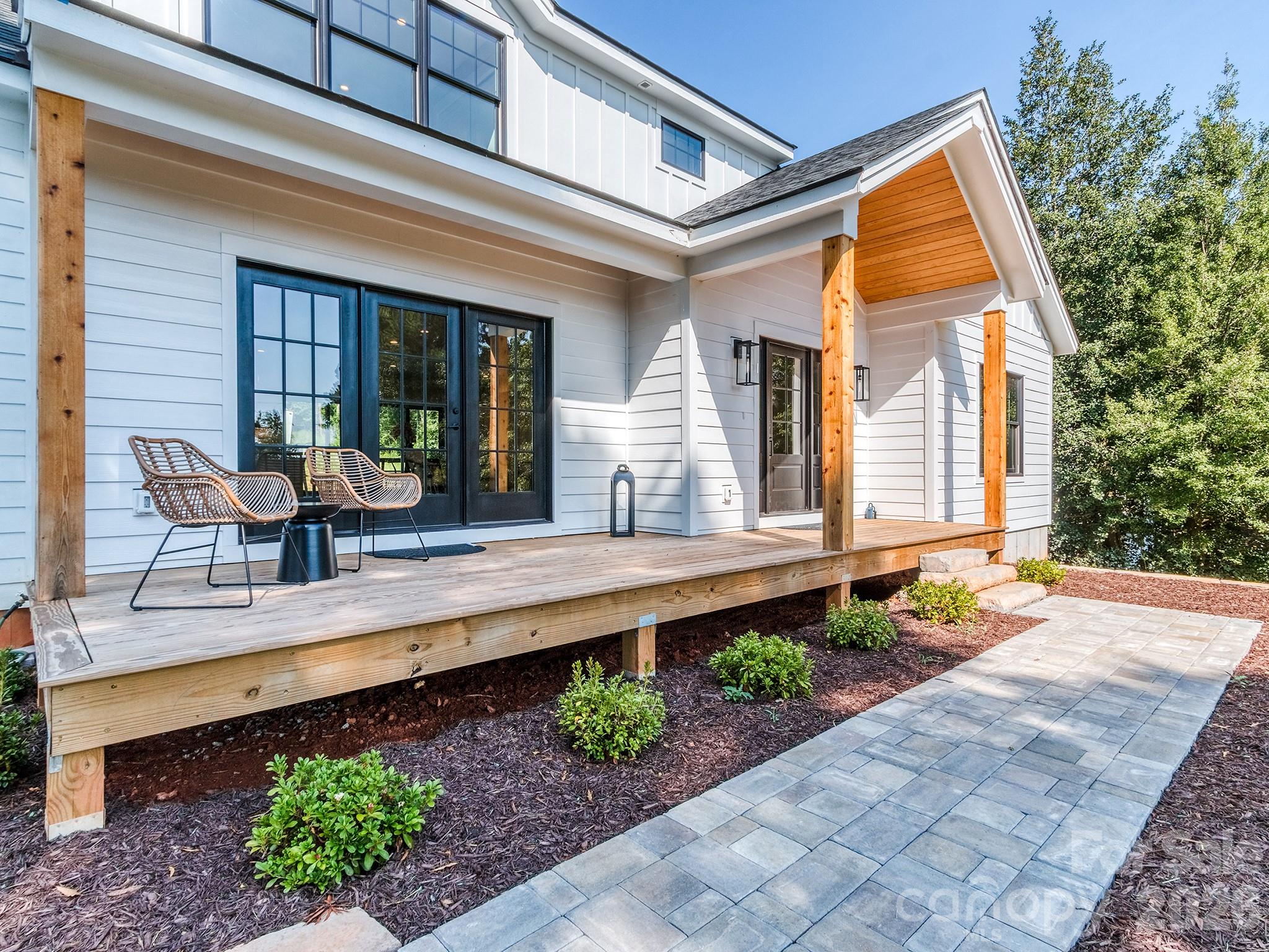 Farmers porch - 4899 Moonlite Bay Drive, Sherrills Ford