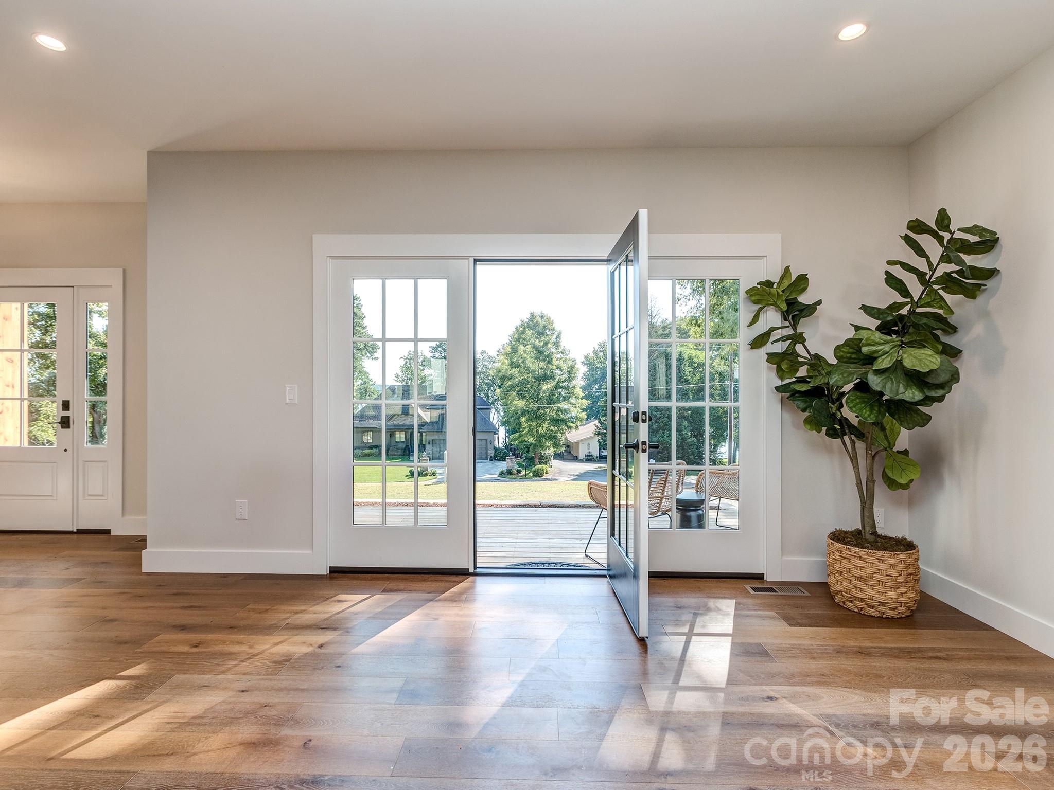 Living/dining area - 4899 Moonlite Bay Drive, Sherrills Ford