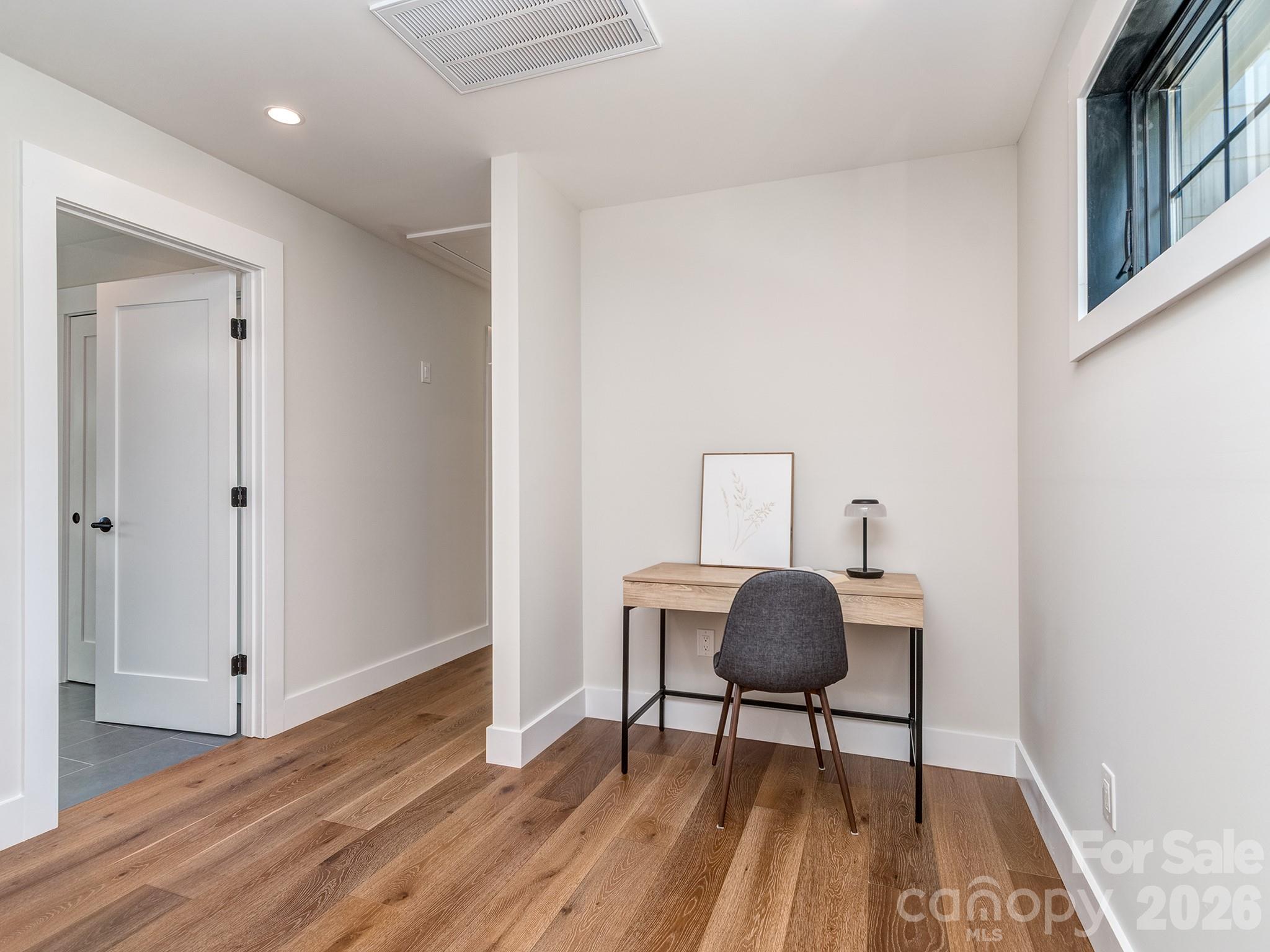 Second floor work space - 4899 Moonlite Bay Drive, Sherrills Ford