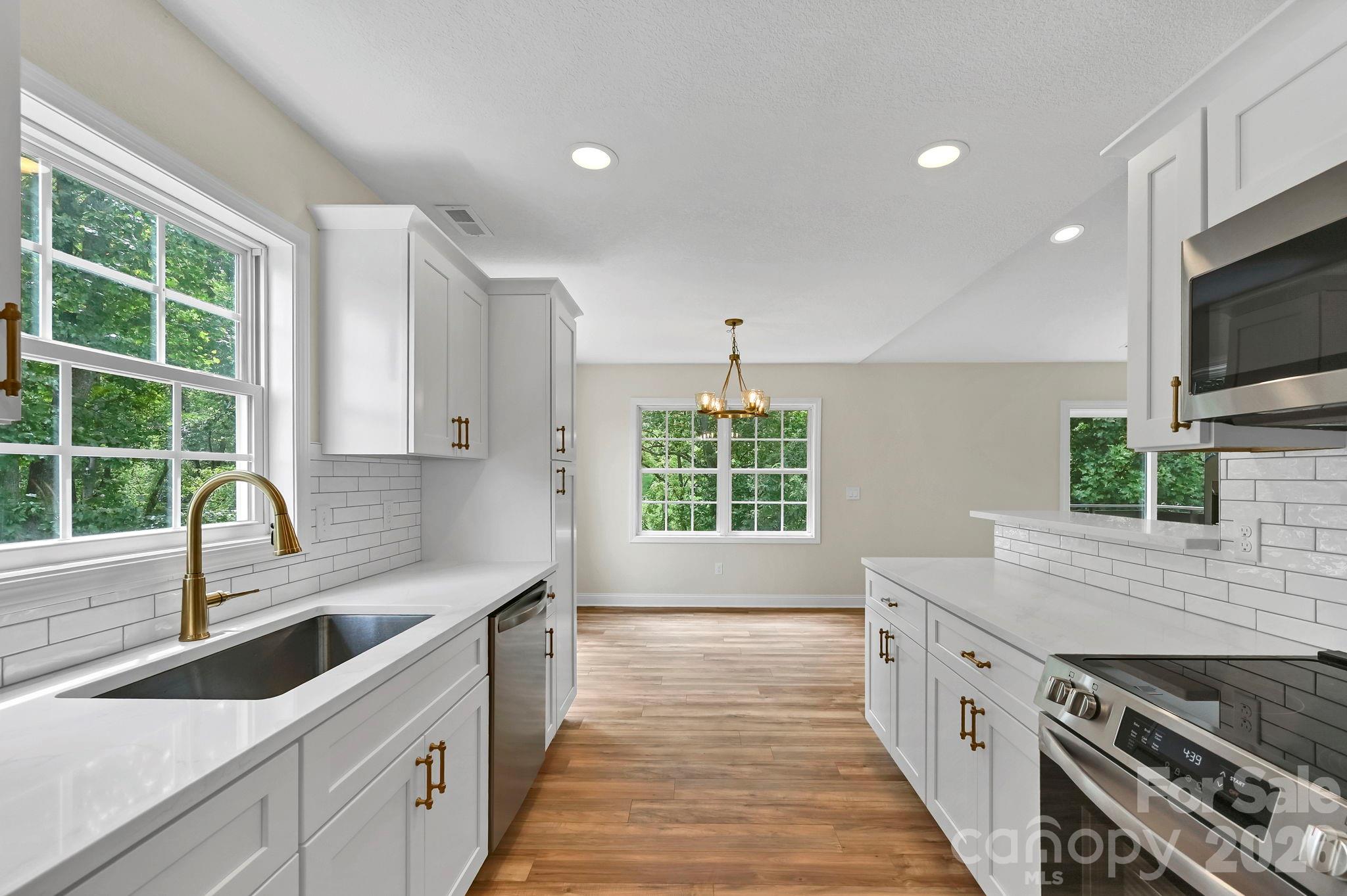 Single Family Residence at 157 Scarlett Ridge Drive, Marshall, photo 11 of 48