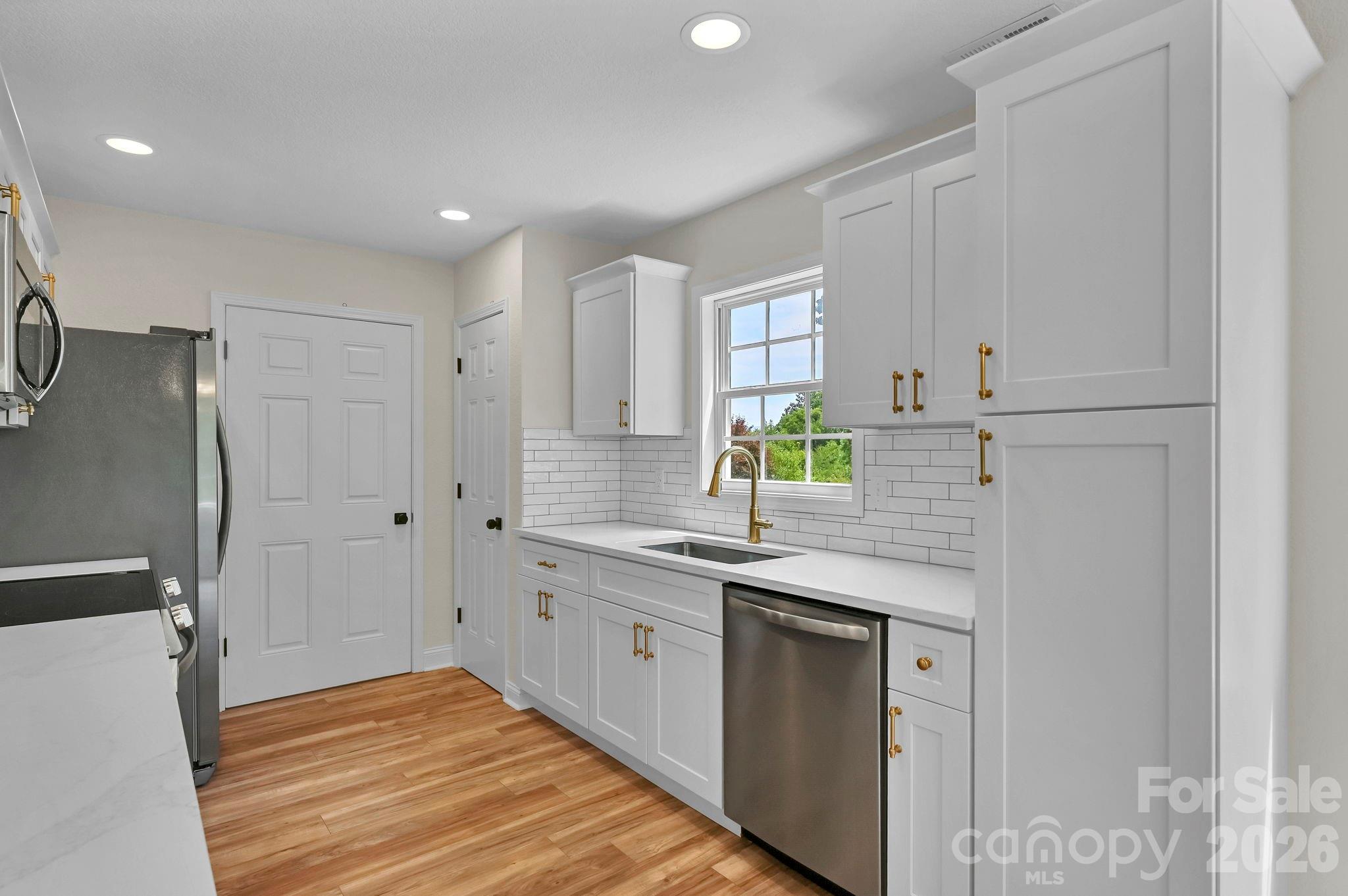 Single Family Residence at 157 Scarlett Ridge Drive, Marshall, photo 12 of 48