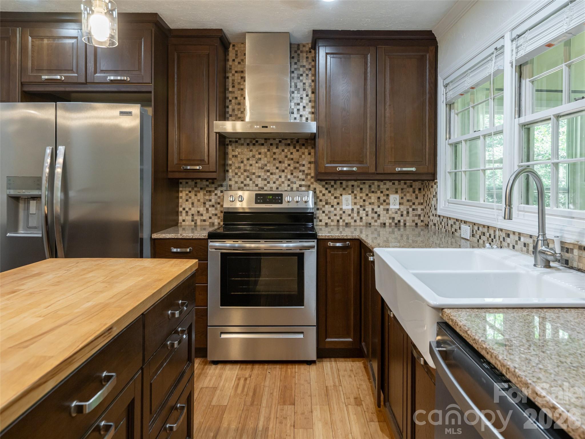 Single Family Residence at 14 Forest Ridge Drive, Arden, photo 14 of 40