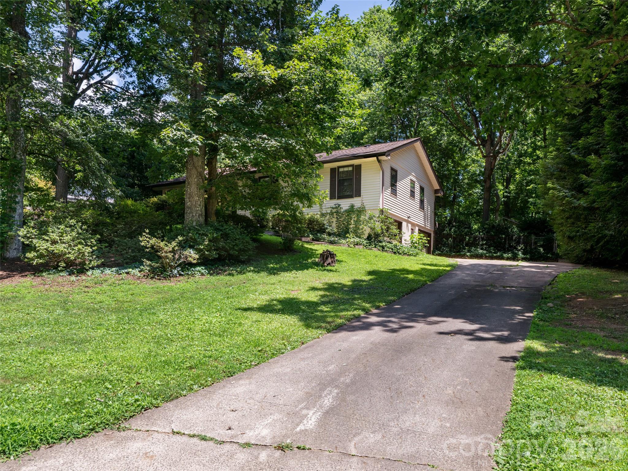 Single Family Residence at 14 Forest Ridge Drive, Arden, photo 39 of 40