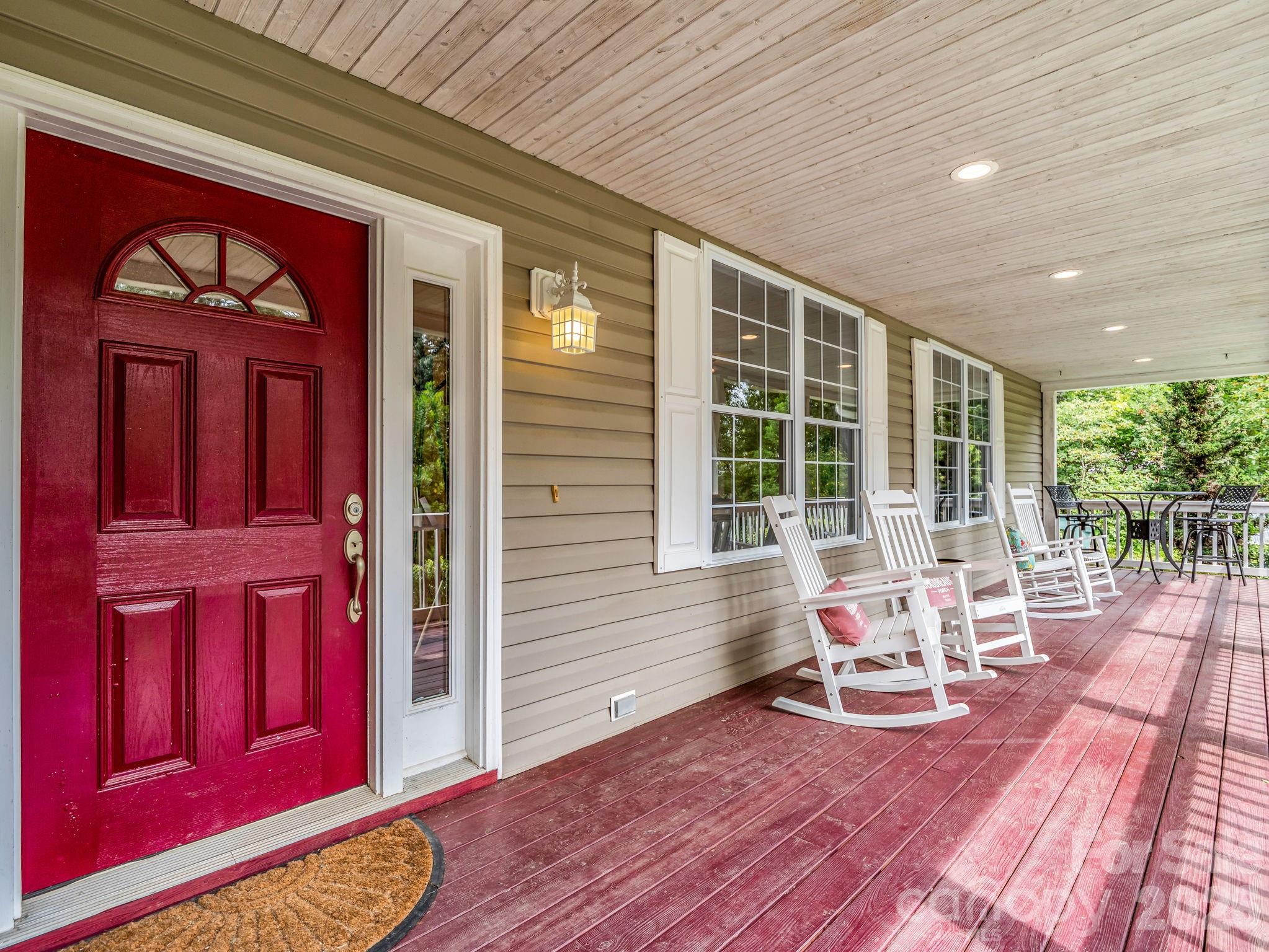 Amazing covered front porch for rocking - 136 Limousine Lane, Pisgah Forest