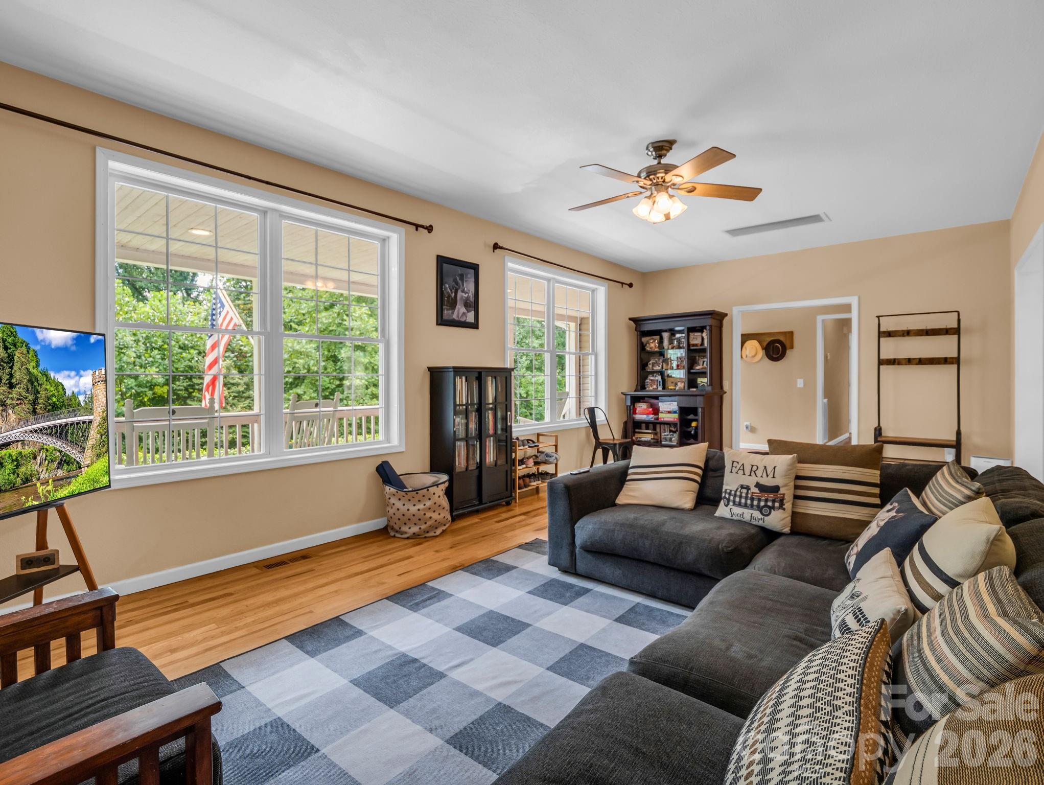 Living Room - 136 Limousine Lane, Pisgah Forest