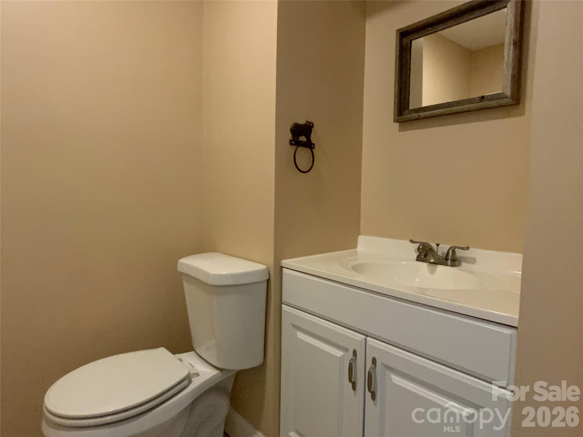 Half bath - 325 Glenwood Drive, Mooresville