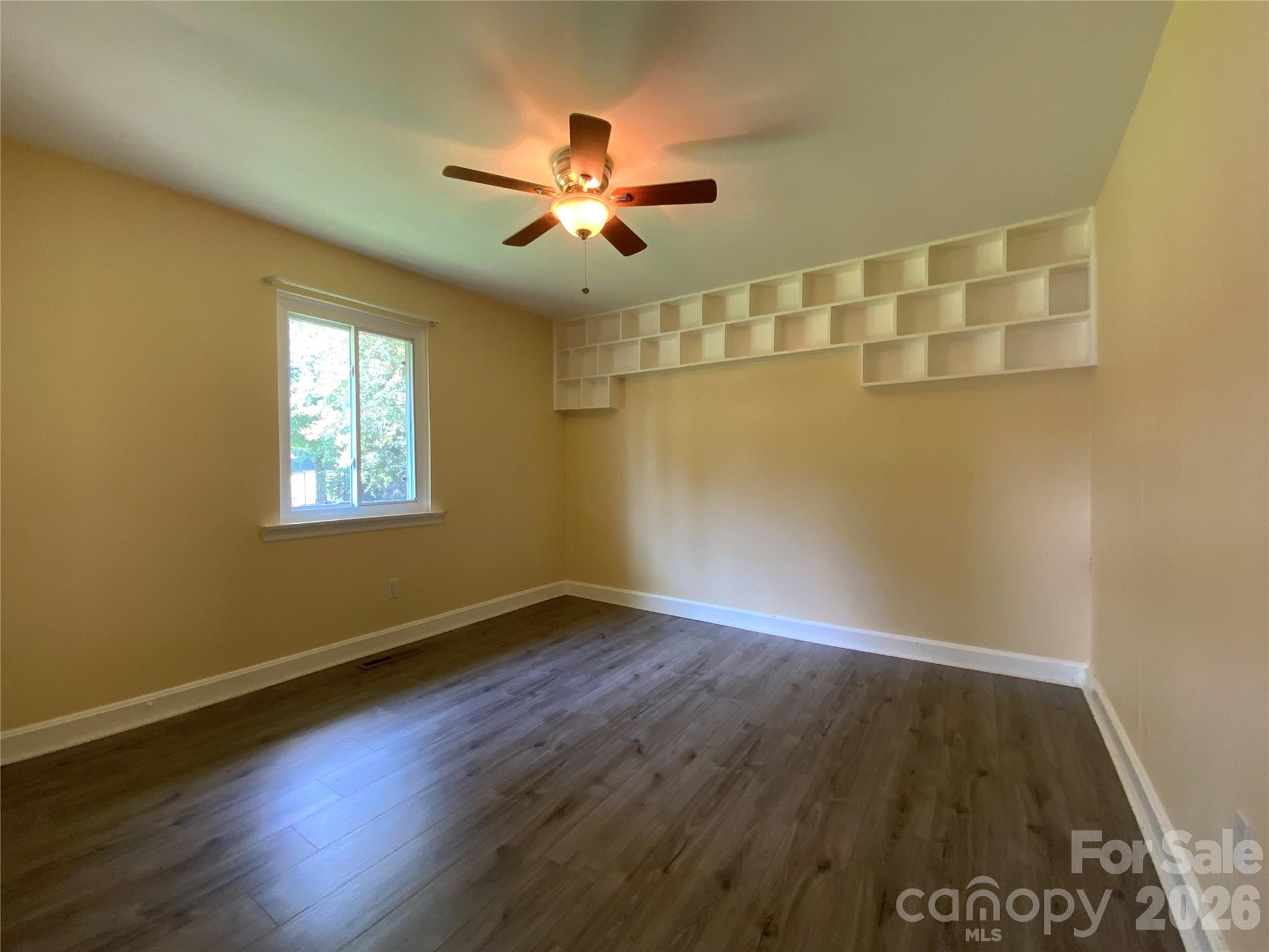 Second bedroom with a ceiling fan. - 325 Glenwood Drive, Mooresville