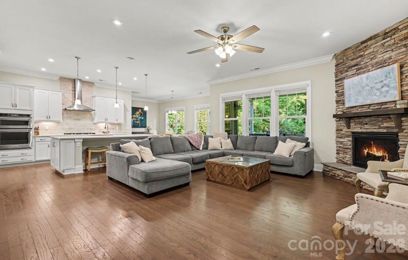 Single Family Residence at 113 Cross Current Lane, Belmont, photo 12 of 48