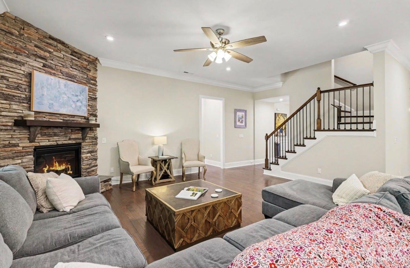 Single Family Residence at 113 Cross Current Lane, Belmont, photo 13 of 48
