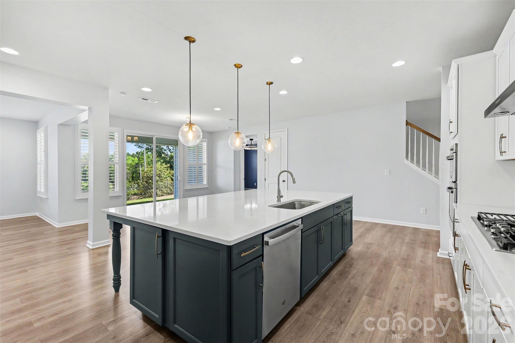 Single Family Residence at 8017 Creek Park Drive, Denver, photo 9 of 31