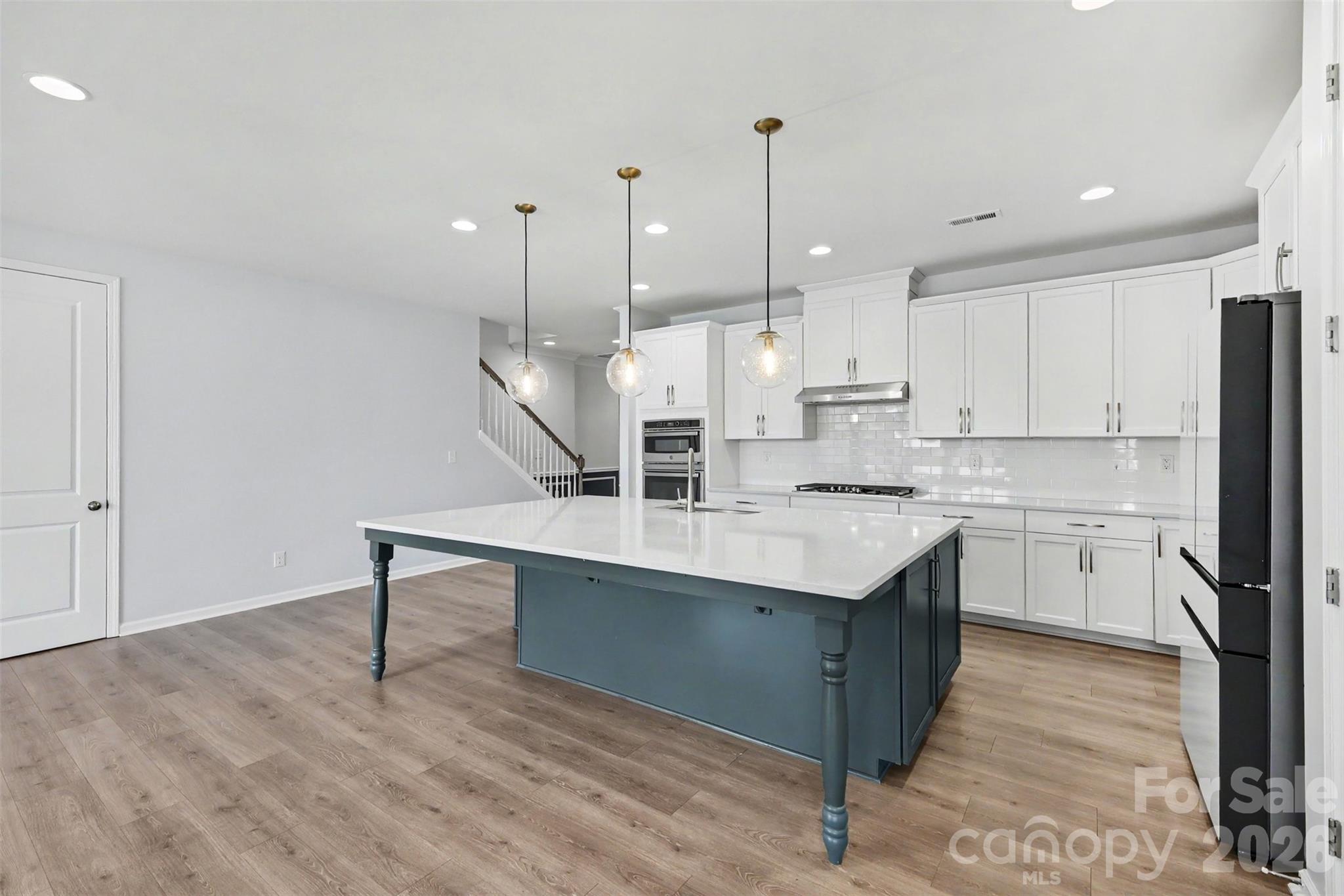Single Family Residence at 8017 Creek Park Drive, Denver, photo 11 of 31