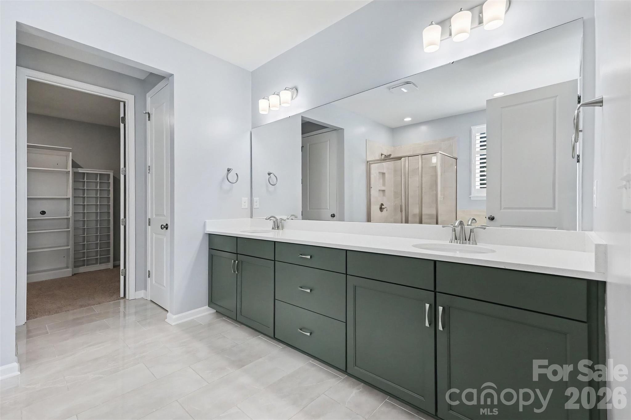 Single Family Residence at 8017 Creek Park Drive, Denver, photo 27 of 31