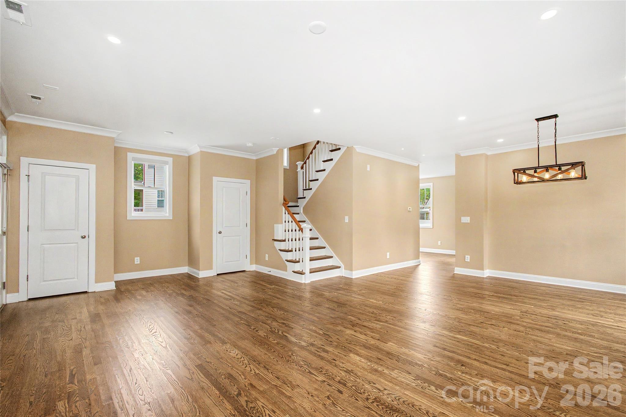Single Family Residence at 10020 Vanguard Parkway, Huntersville, photo 4 of 31