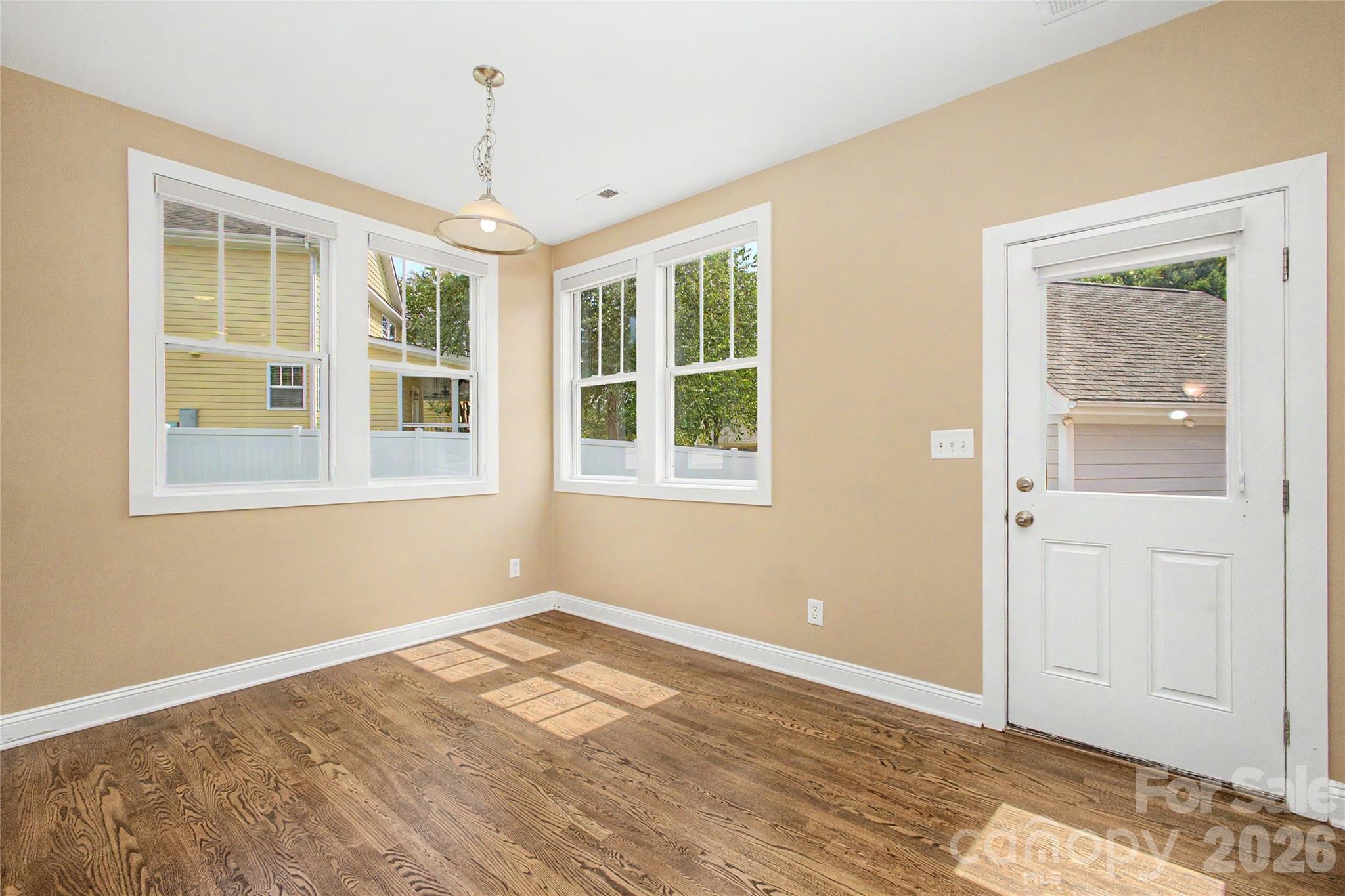 Single Family Residence at 10020 Vanguard Parkway, Huntersville, photo 6 of 31