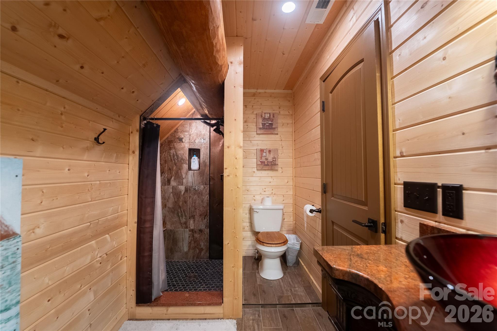 loft full bathroom - 142 W Southwood Drive, Brevard