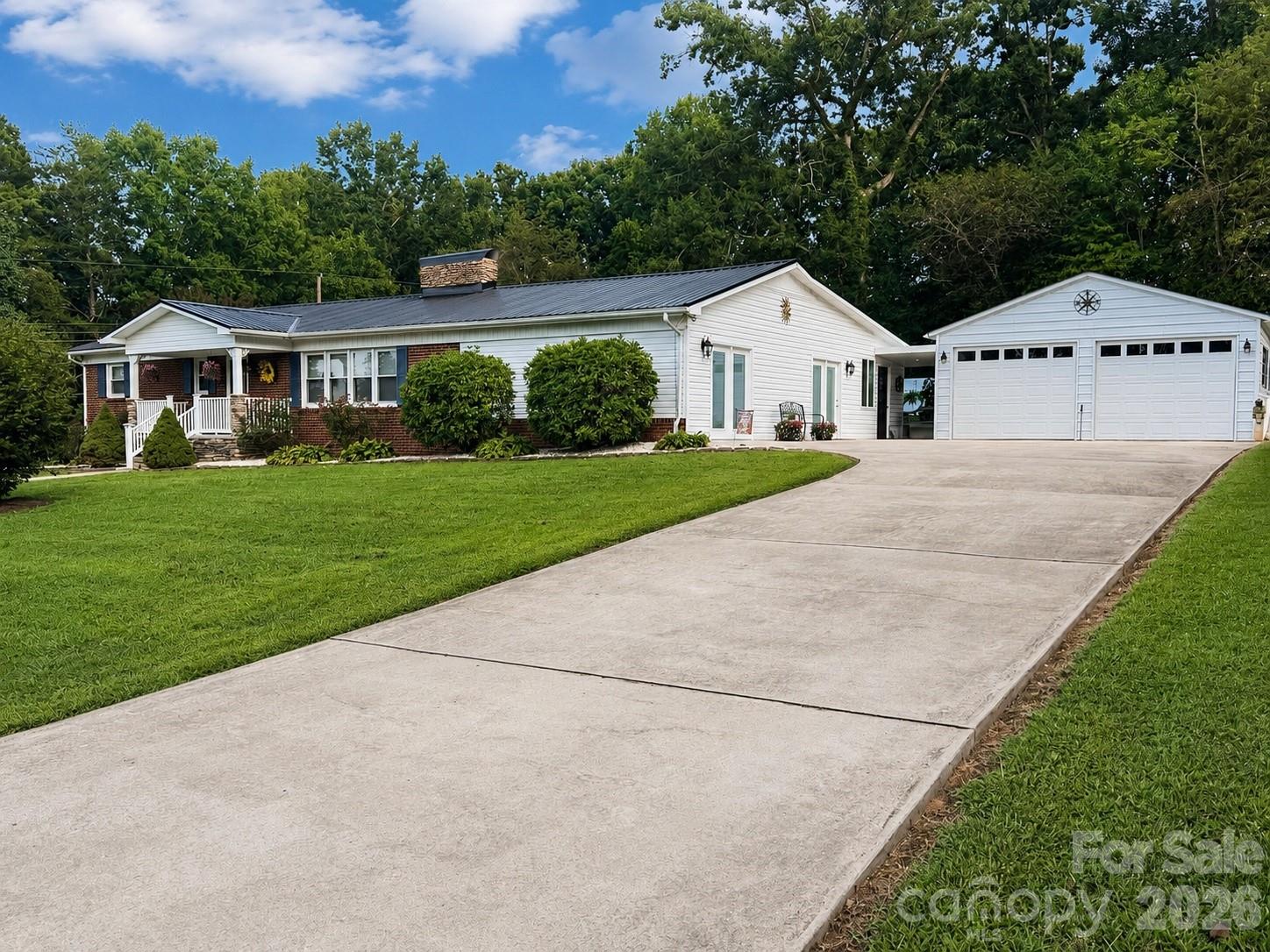 Single Family Residence at 105 Merrywood Drive, Lenoir, photo 4 of 46