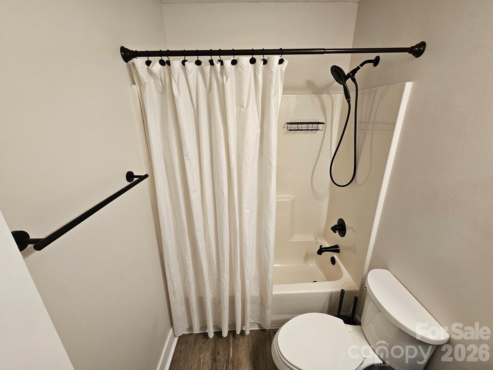 Hall Bath - 1035 Waterway Drive, Sumter