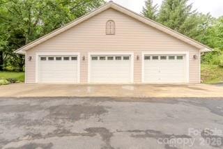 Single Family Residence at 455 Avery Lane, Newland, photo 8 of 48