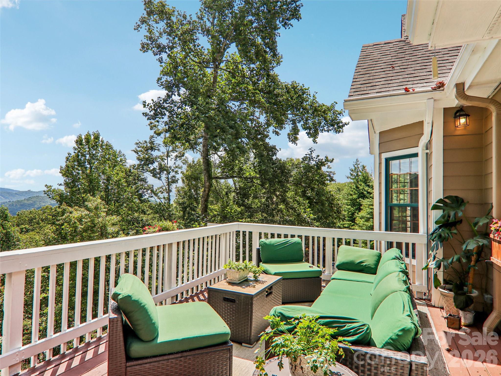 Main level deck with expansive mountain views. - 16 Hobe Crest, Hendersonville