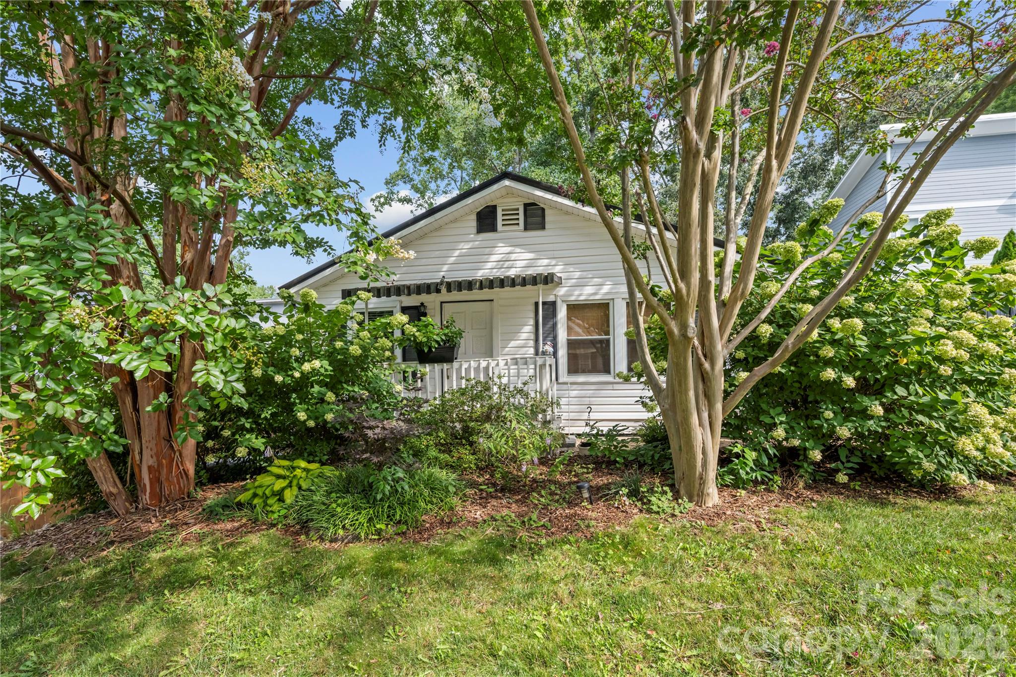 Single Family Residence at 2 Bostic Place, Asheville, photo 2 of 32