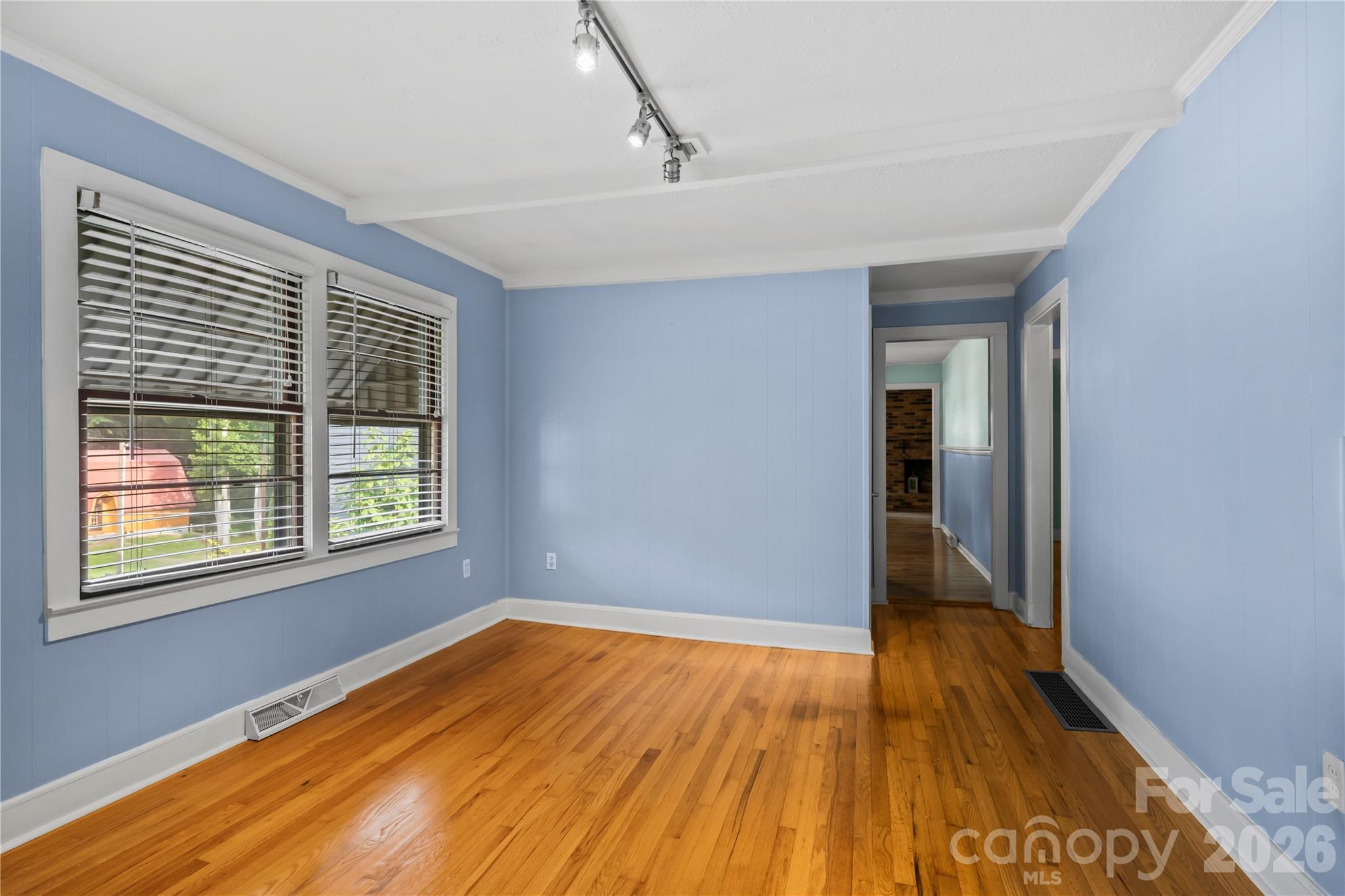 Single Family Residence at 2 Bostic Place, Asheville, photo 5 of 32